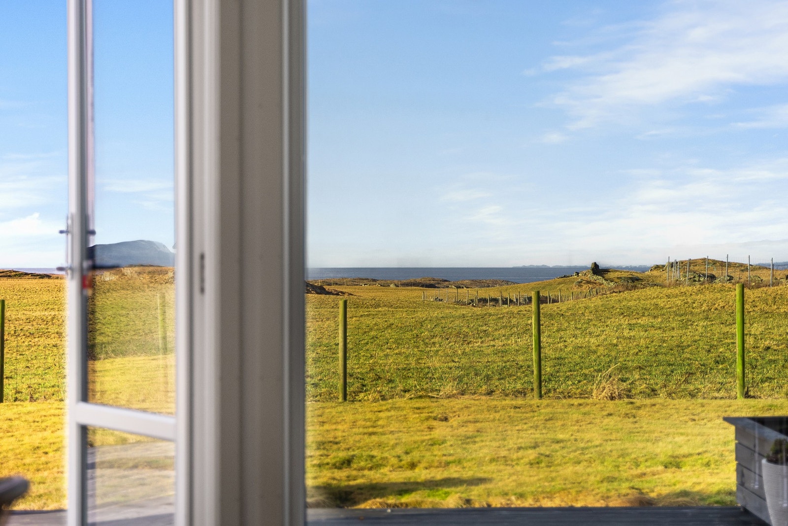 Rolige omgivelser og vidstrakt fjordutsyn. Galleribilde