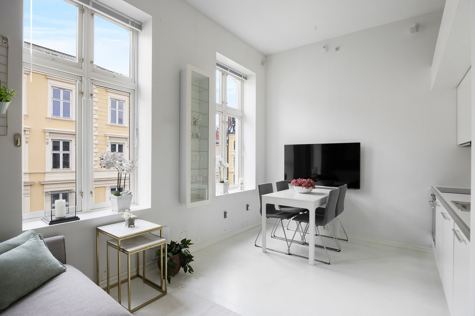 Moderne og luftig studioleilighet i 3. etg. beliggende i en klassisk bygård. Galleribilde