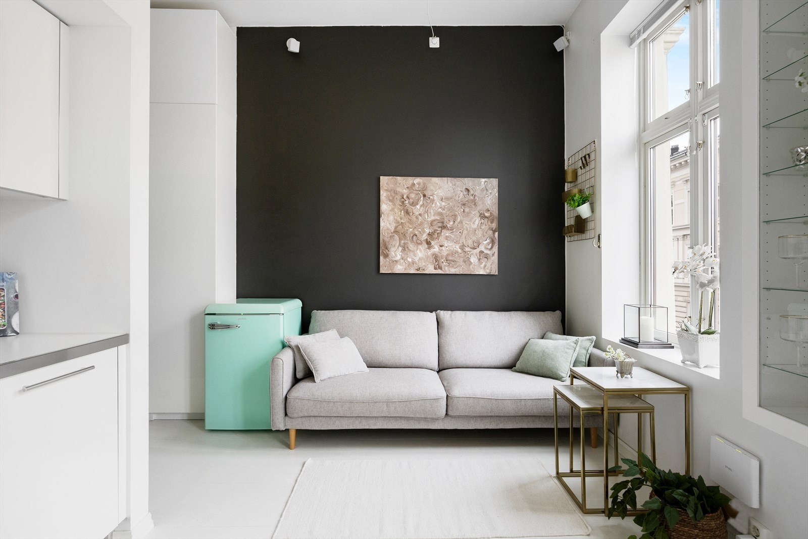 Boligen oppleves svært luftig med masse naturlig lysinnslipp. Galleribilde