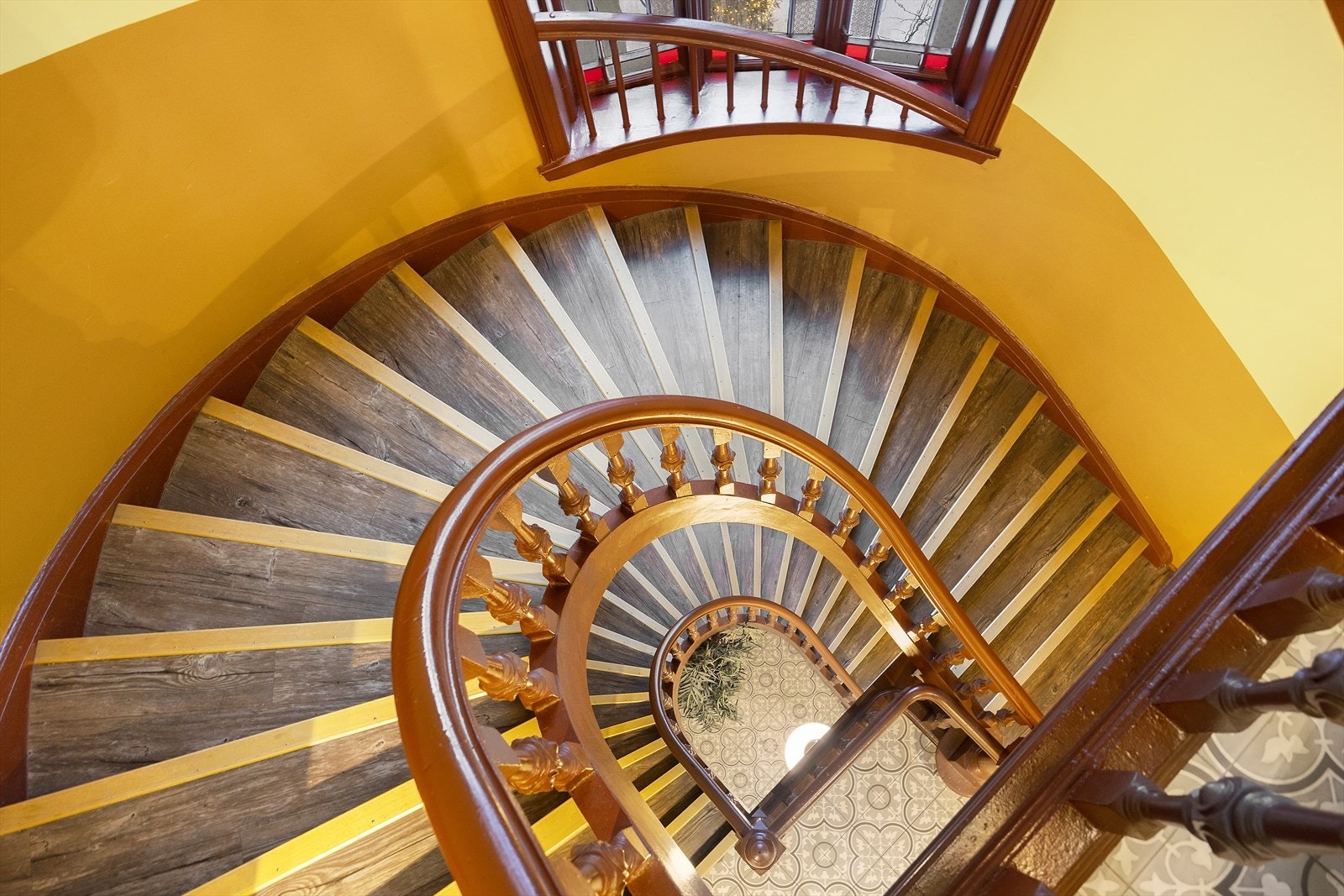 Klassisk felles trappeoppgang. Galleribilde