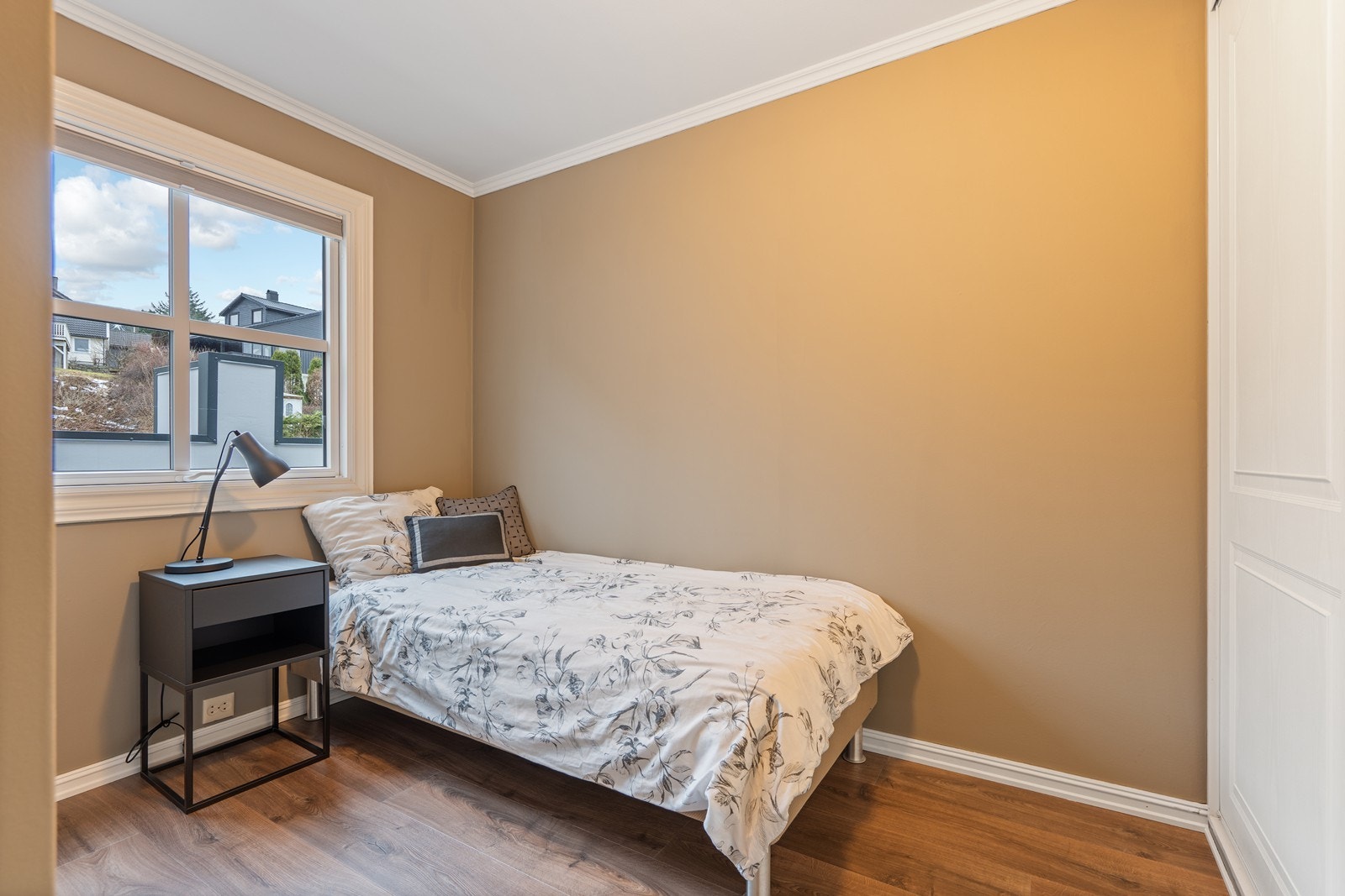 Soverom nr.2. Passer også godt som blant annet gjesterom, kontor eller gamingrom. Galleribilde