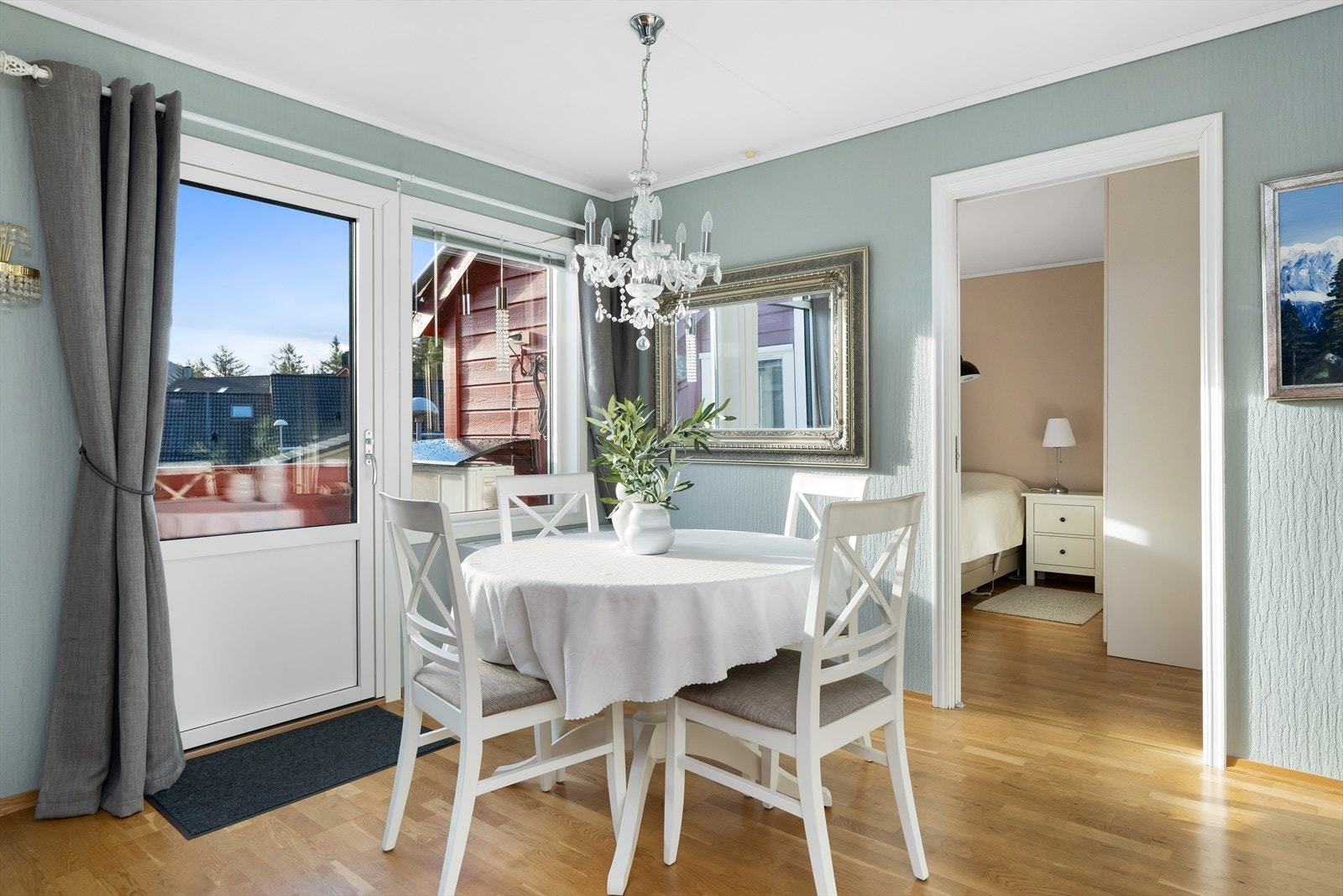 Koselig sittegruppe ved utgang til altan. Galleribilde