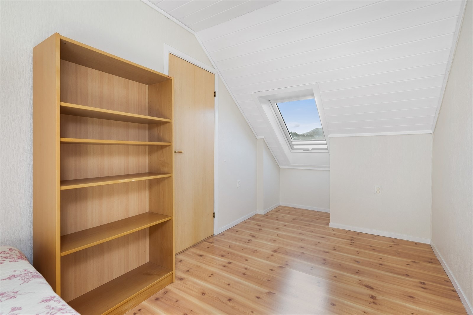 Rommet kan brukes til soverom, oppbevaring eller kontor! Galleribilde