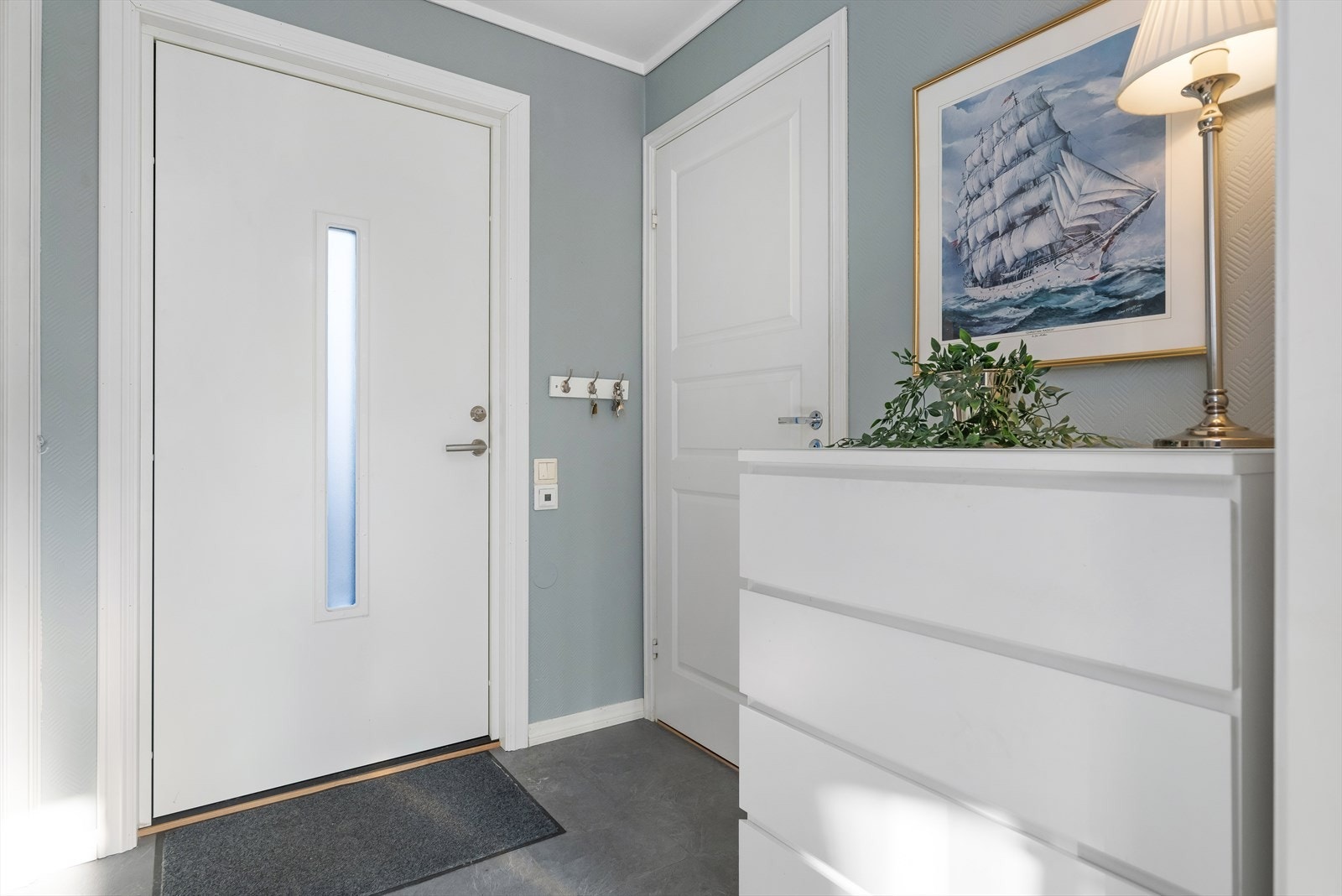 Det er varme i gulvet i entre. Galleribilde