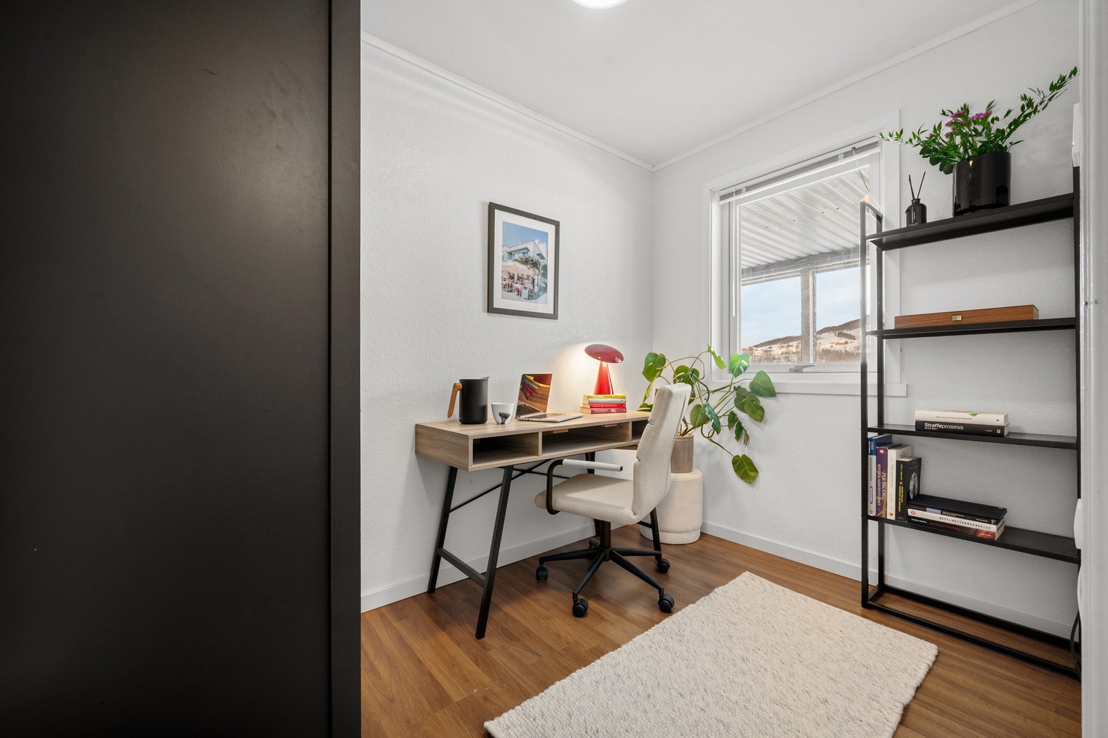 Kontor - Et praktisk rom som kan brukes etter behov Galleribilde