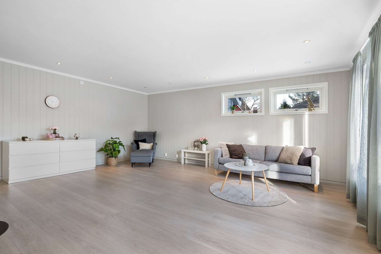 Det er god plass for sittegruppe og spisebord om ønskelig. Galleribilde