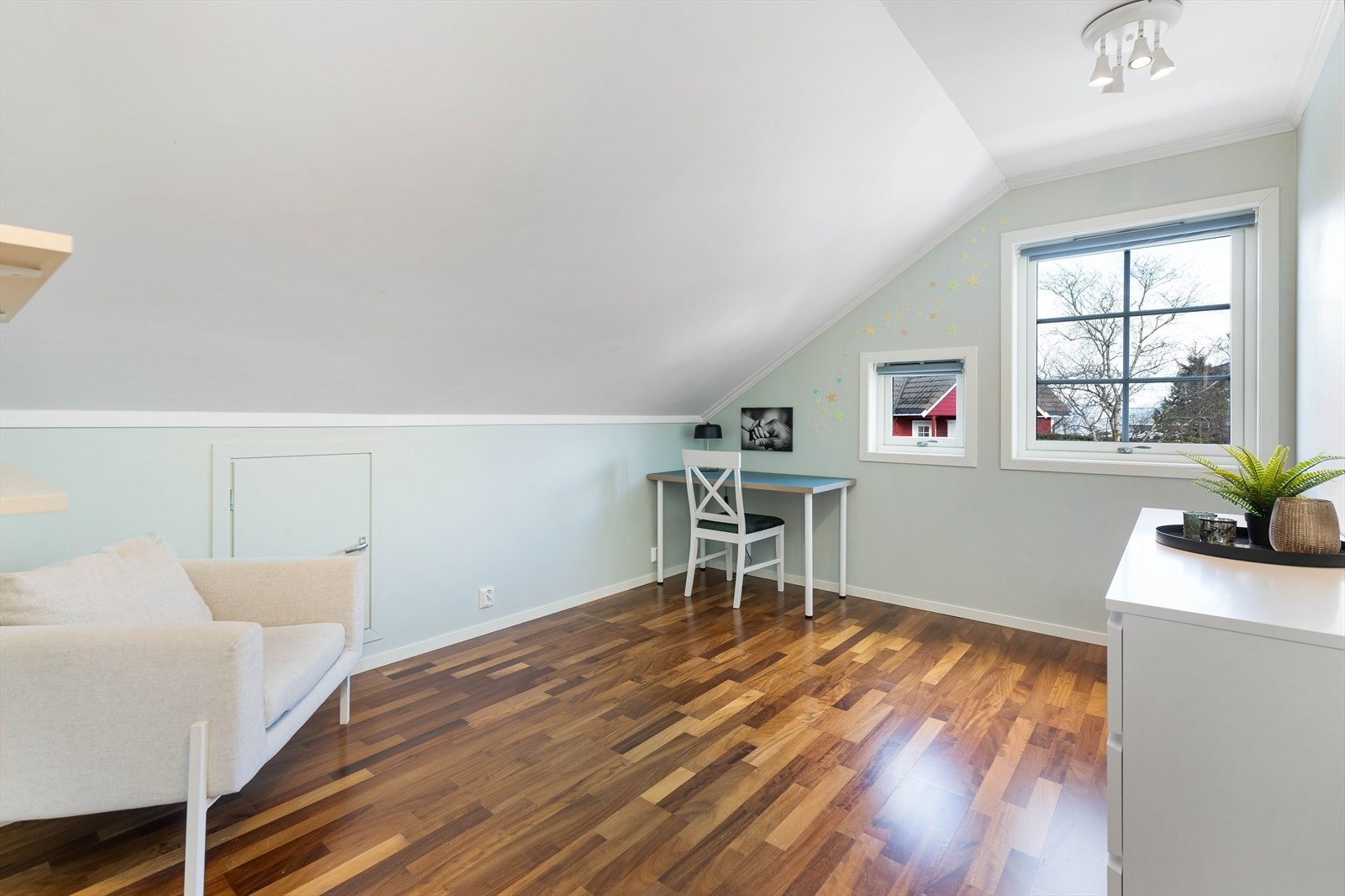 Soverom 2 gir god plass til gjester. Galleribilde