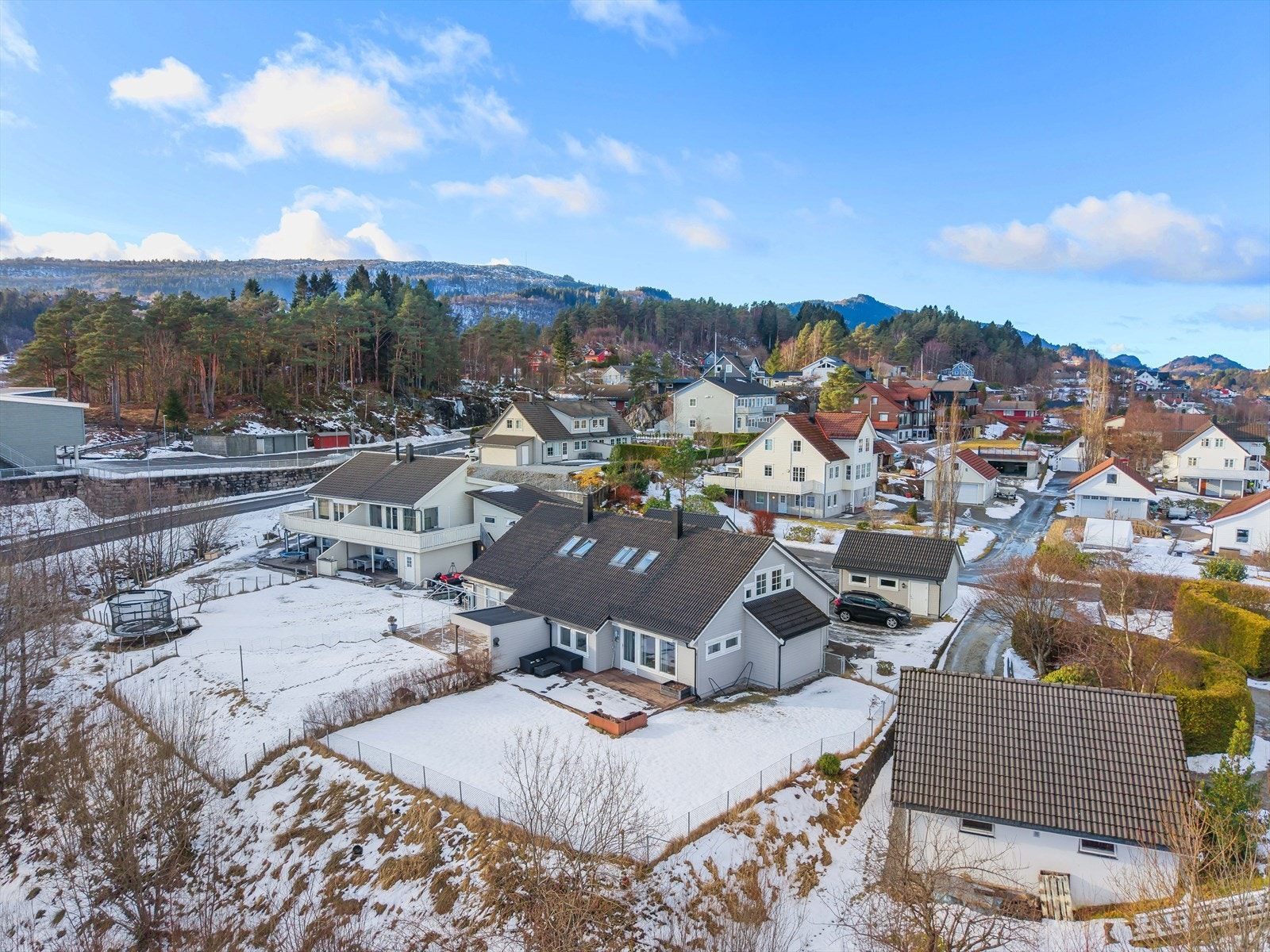Hjertelig velkommen til visning i Storneset 19A - Presentert av Eiendomsmegler Norge v/Hans Petter Midbrød. Galleribilde