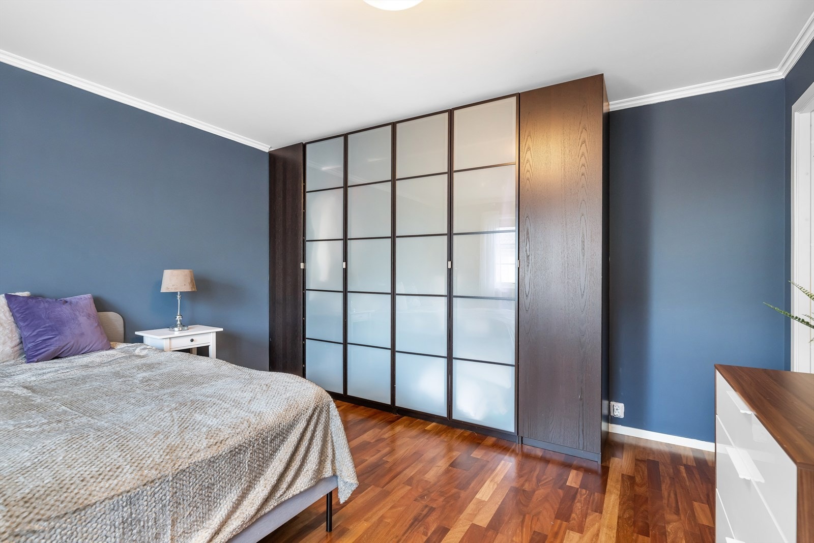 Flott garderobeskap som medfølger. Galleribilde