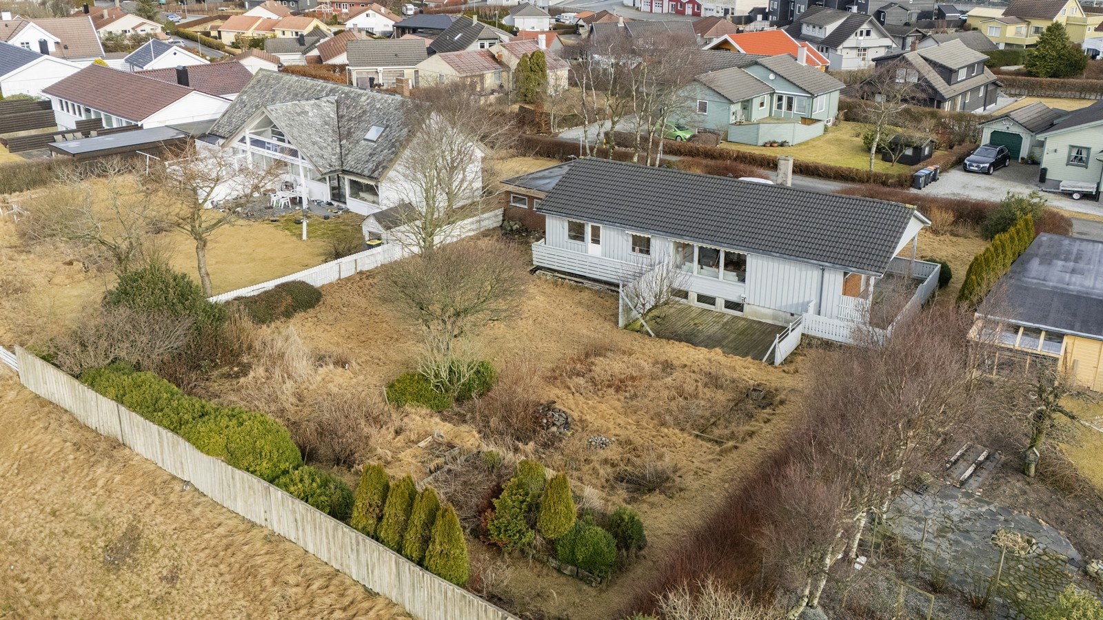Boligen ble bygget i 1972 og har hovedsakelig standard fra byggeår. Renovering må påregnes. Galleribilde