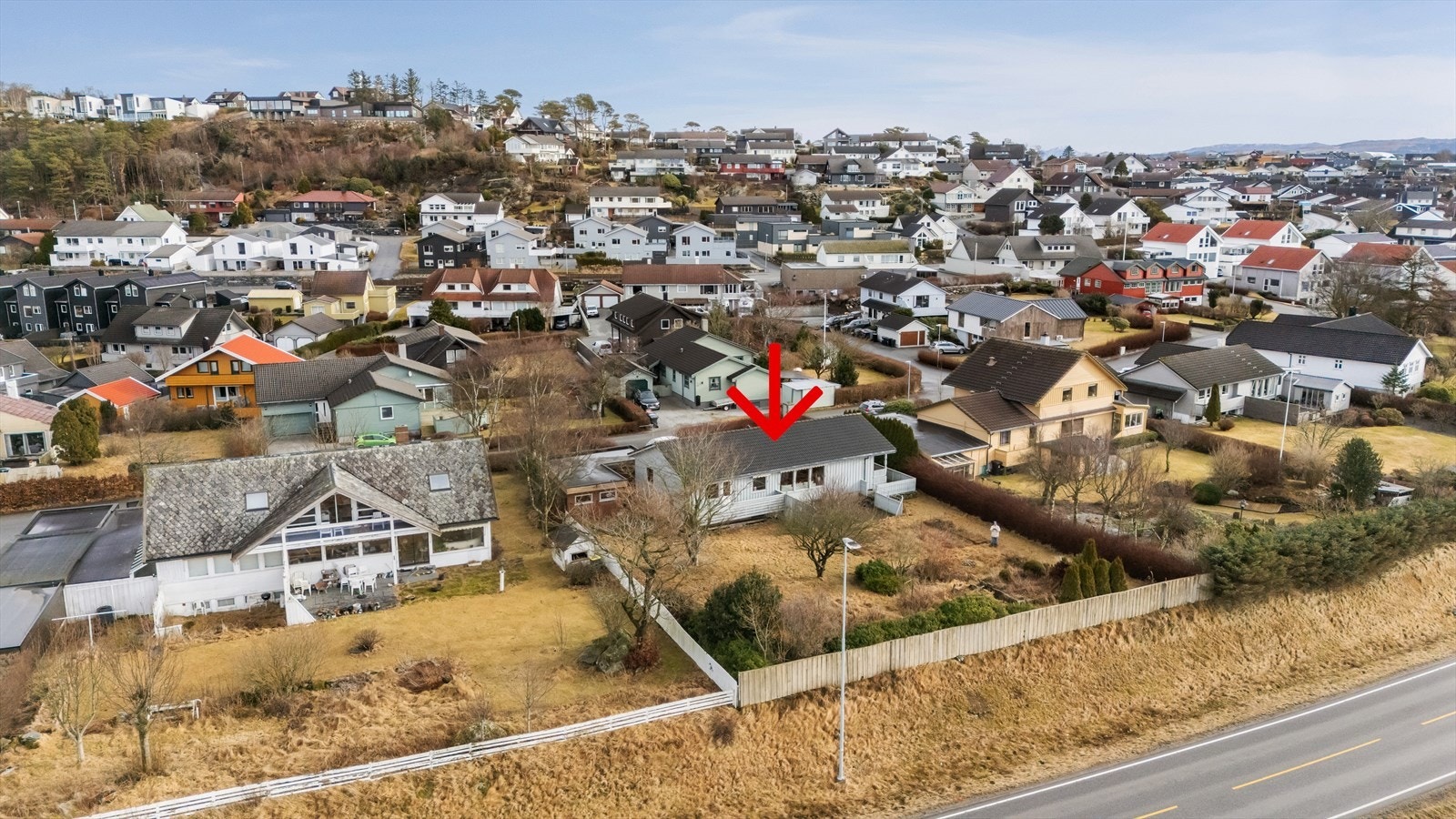 Enebolig med sjelden stor tomt på hele 1170 kvm. Galleribilde