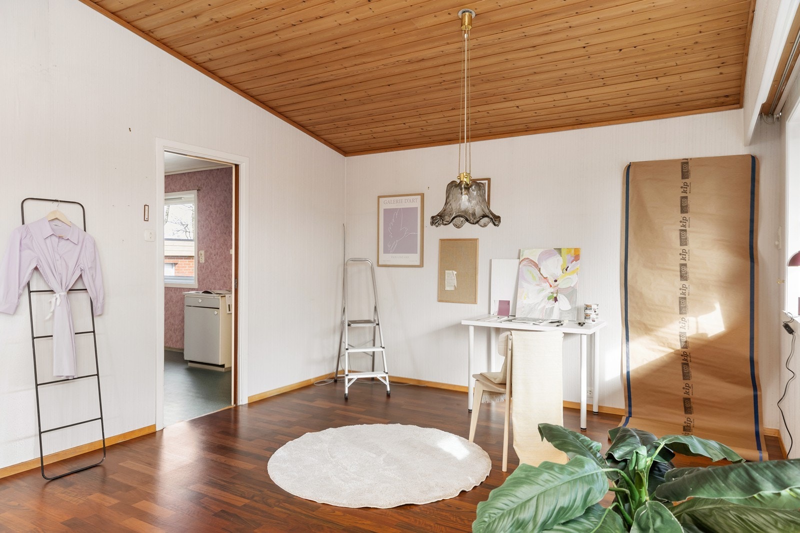 Kjøkkenet ligger for seg selv, men i tilknytning til stuen. Galleribilde