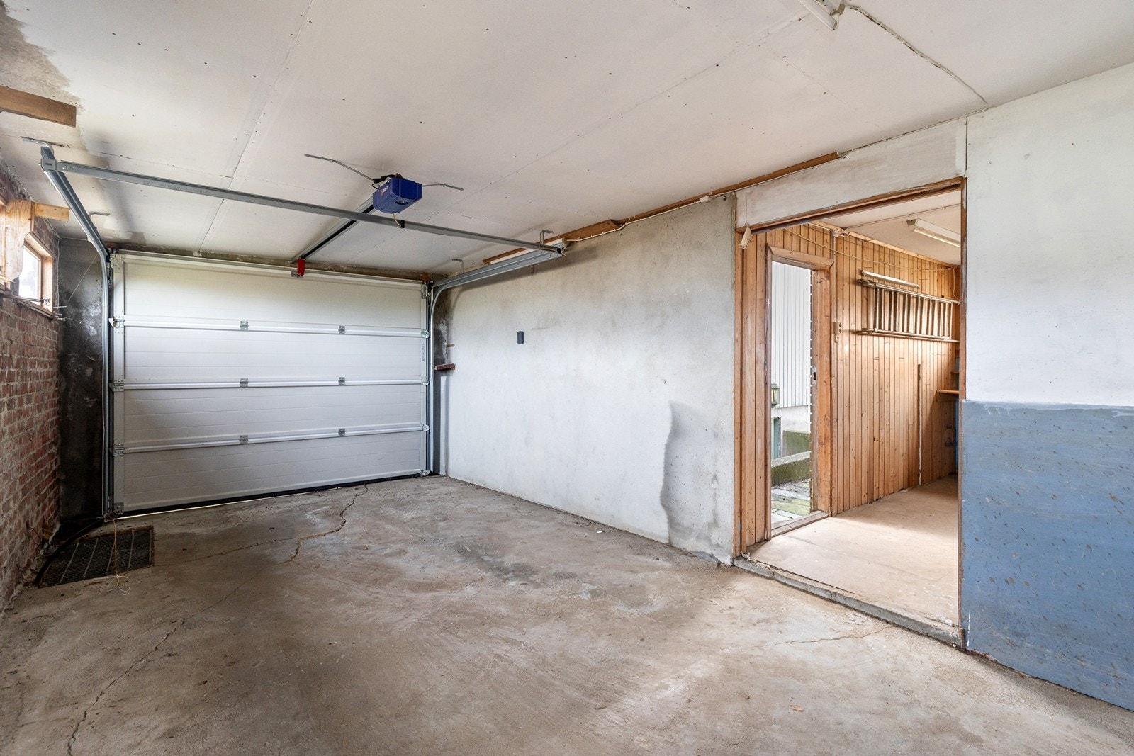 Garasje med tilhørende hobbyrom. Galleribilde