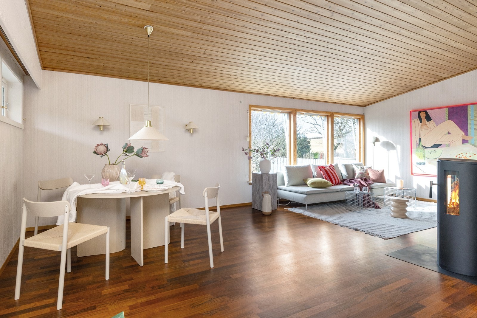 Plass til flere sittegrupper i stuen. Galleribilde