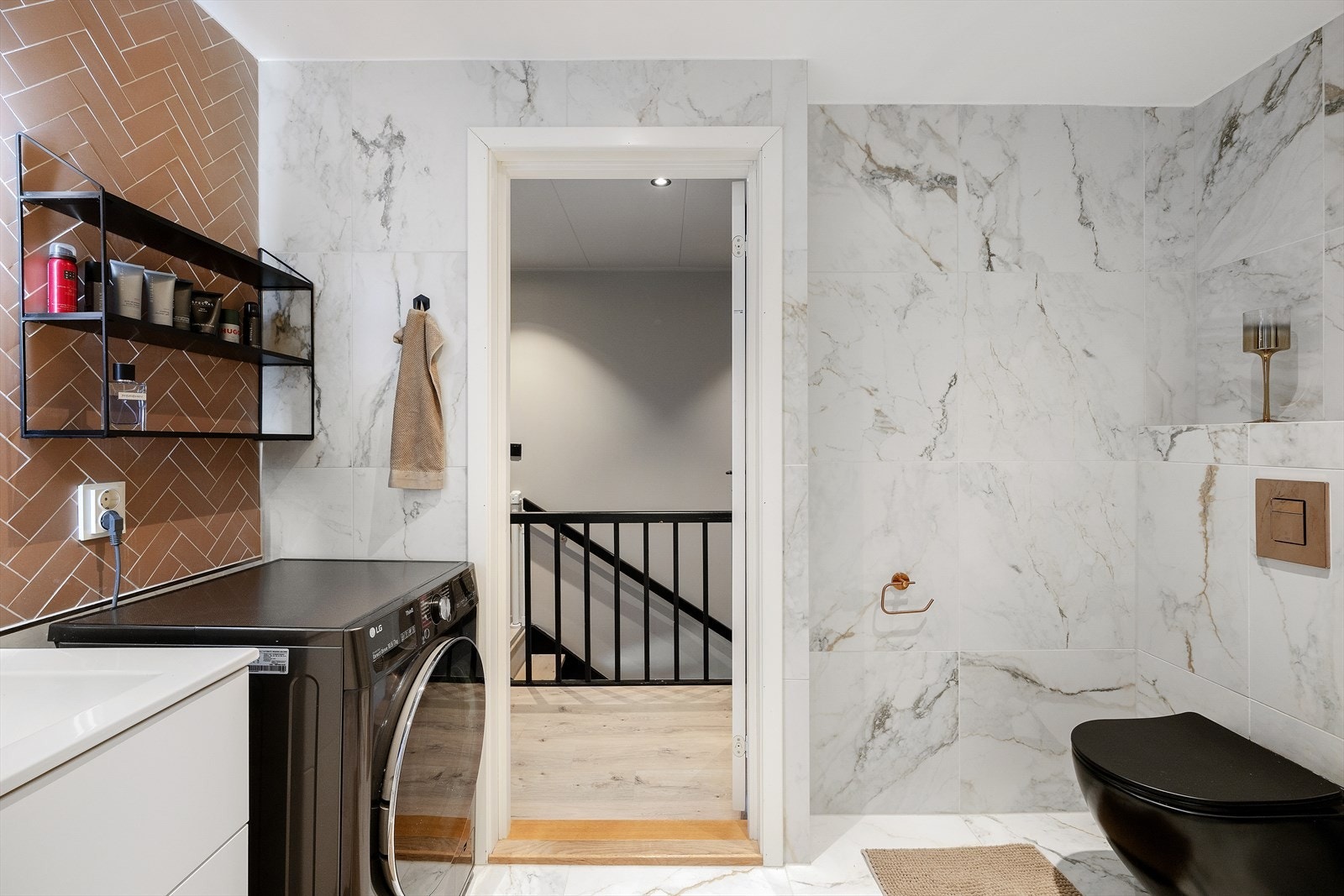 Det er også opplegg for vaskemaskin på badet. Galleribilde