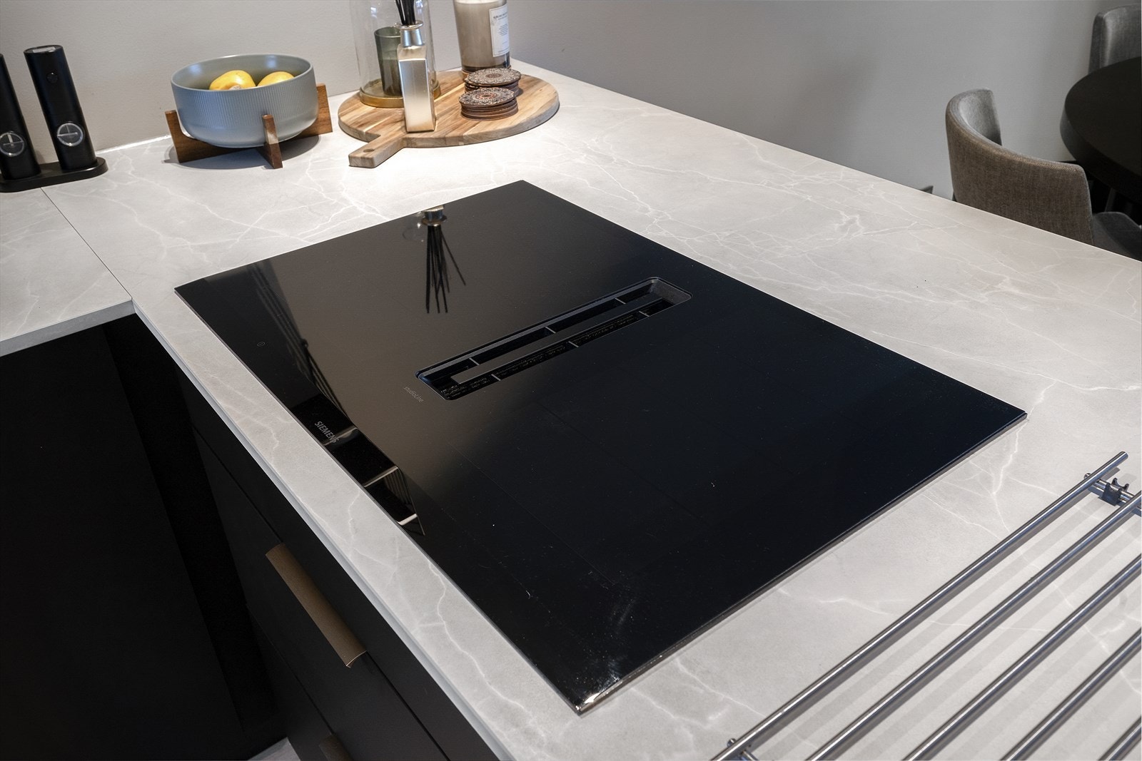 Kullfiltervifte nedfelt i koketoppen. Galleribilde