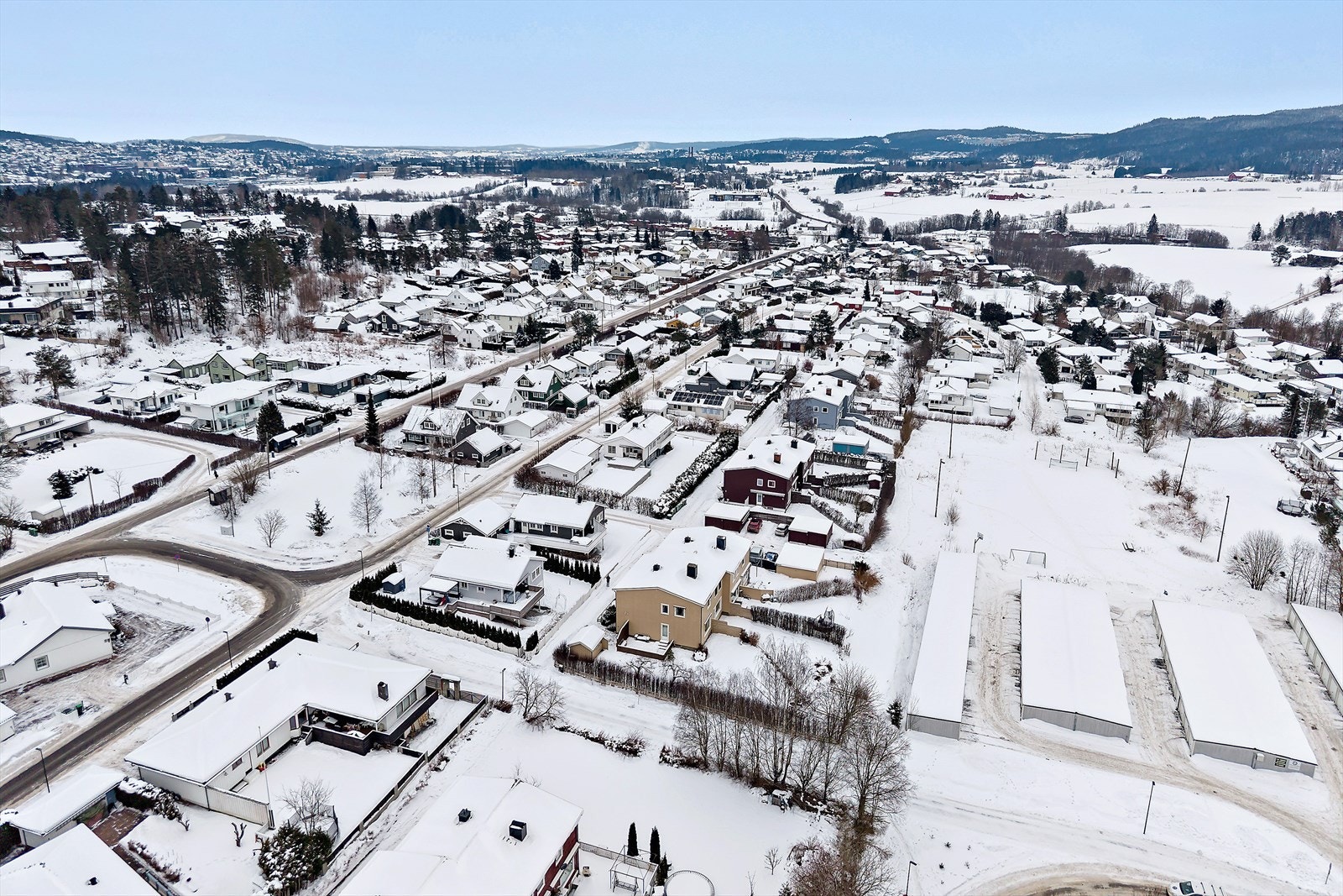 Et naturlig valg for en barnefamilie med kort vei til skole, barnehage, ballbane, lekeplasser og Østmarka. Galleribilde