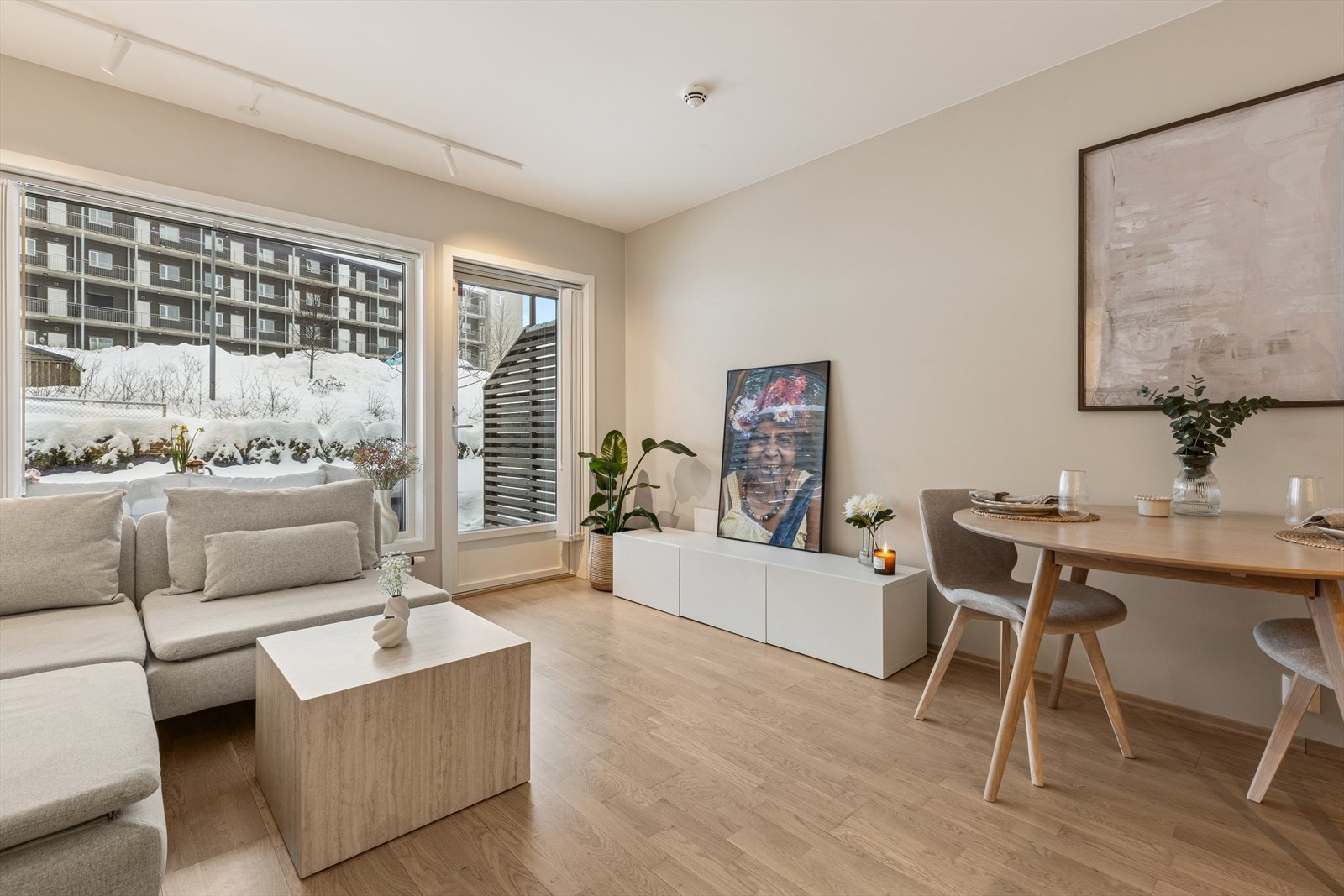 I tilknytning til kjøkkenet, kan spisebord enkelt plasseres - her kan gode måltider nytes. Galleribilde