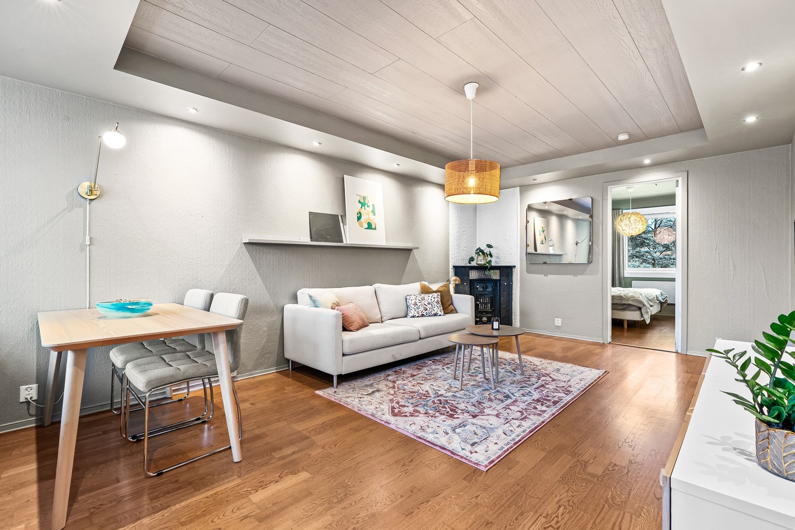 En vedovn gir ekstra varme og hygge gjennom vinteren. Det er foretatt piperehabilitering i regi av borettslaget i 2021. Galleribilde