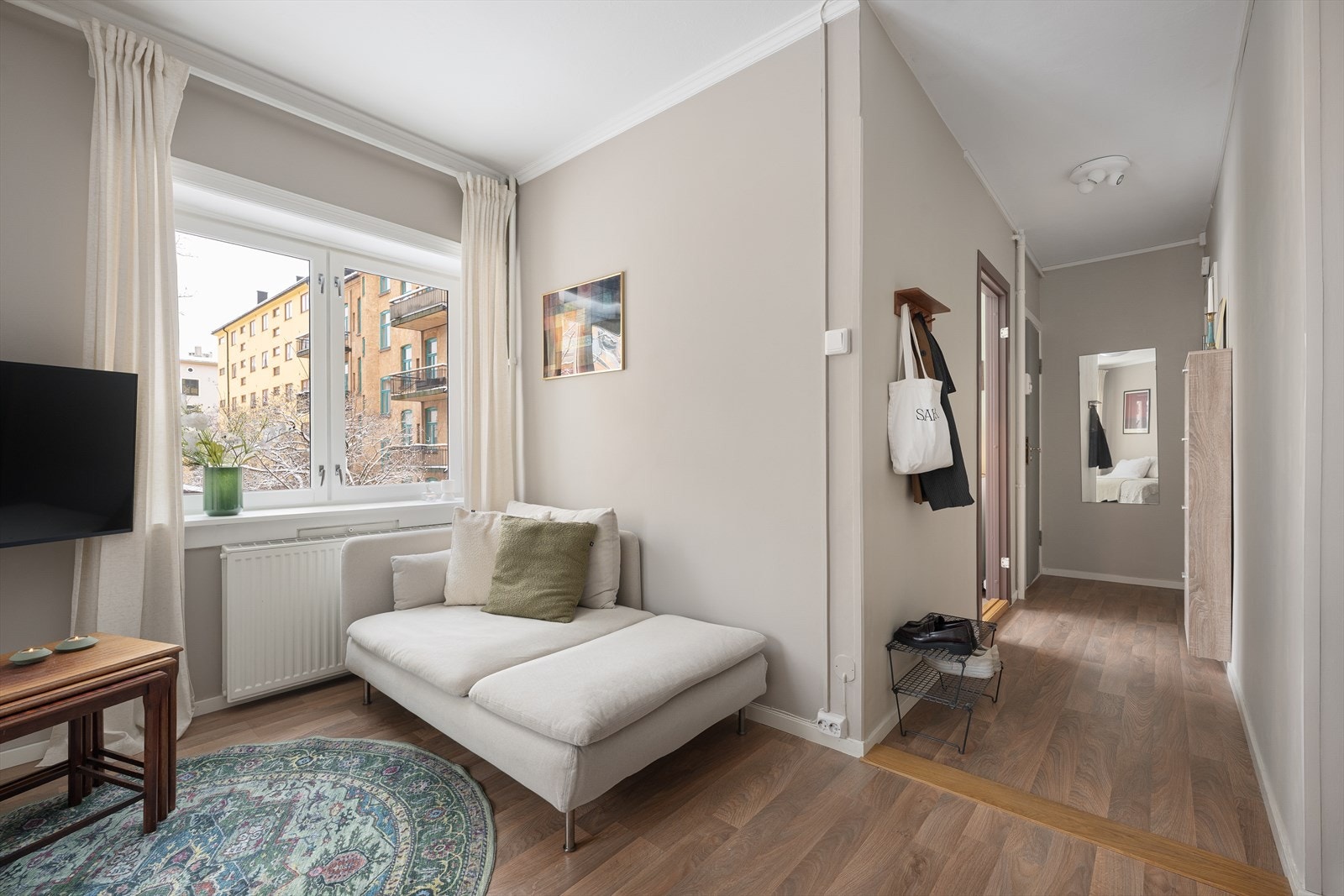 Her bor man supersentralt, men samtidig helt rolig da leiligheten ligger vendt godt skjermet inn mot indre gårdsrom Galleribilde