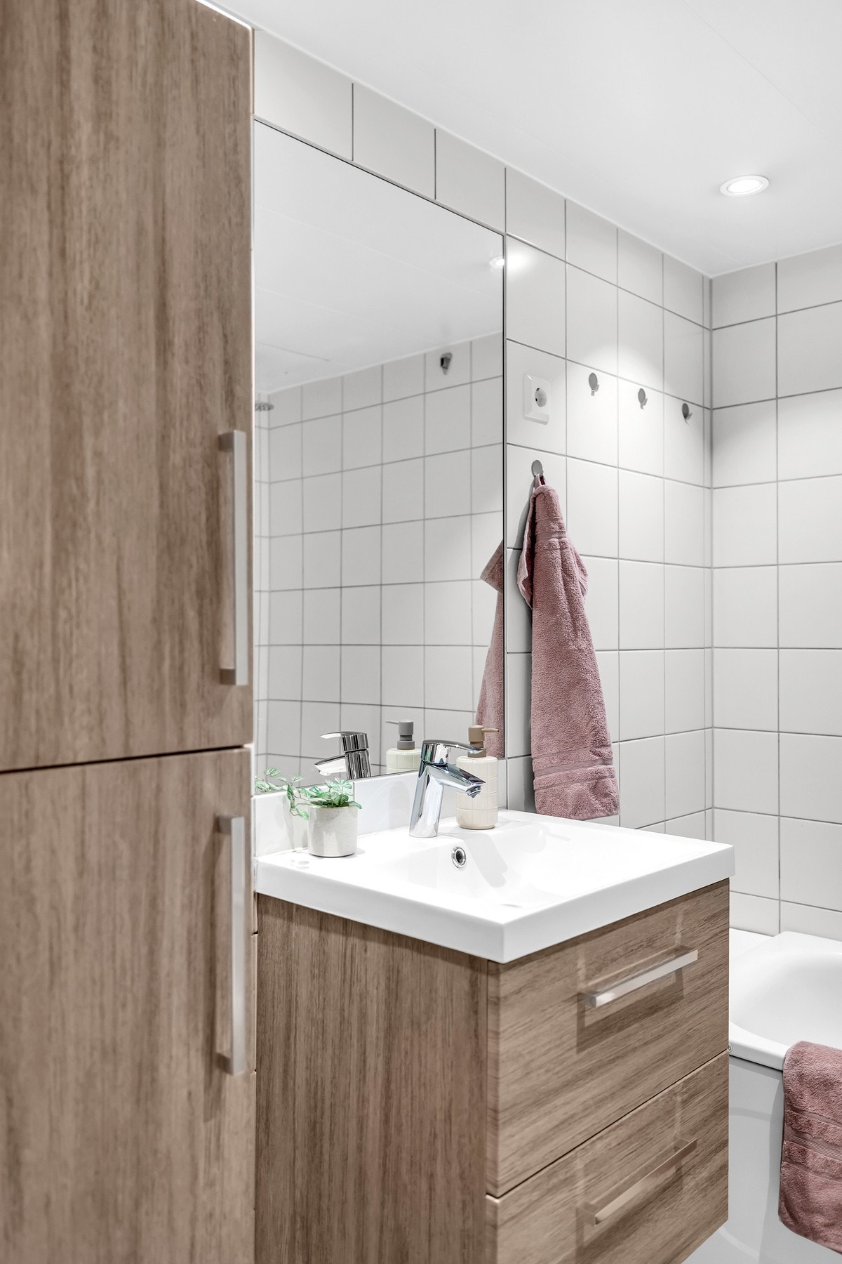 Badet har pen baderomsinnredning. Galleribilde