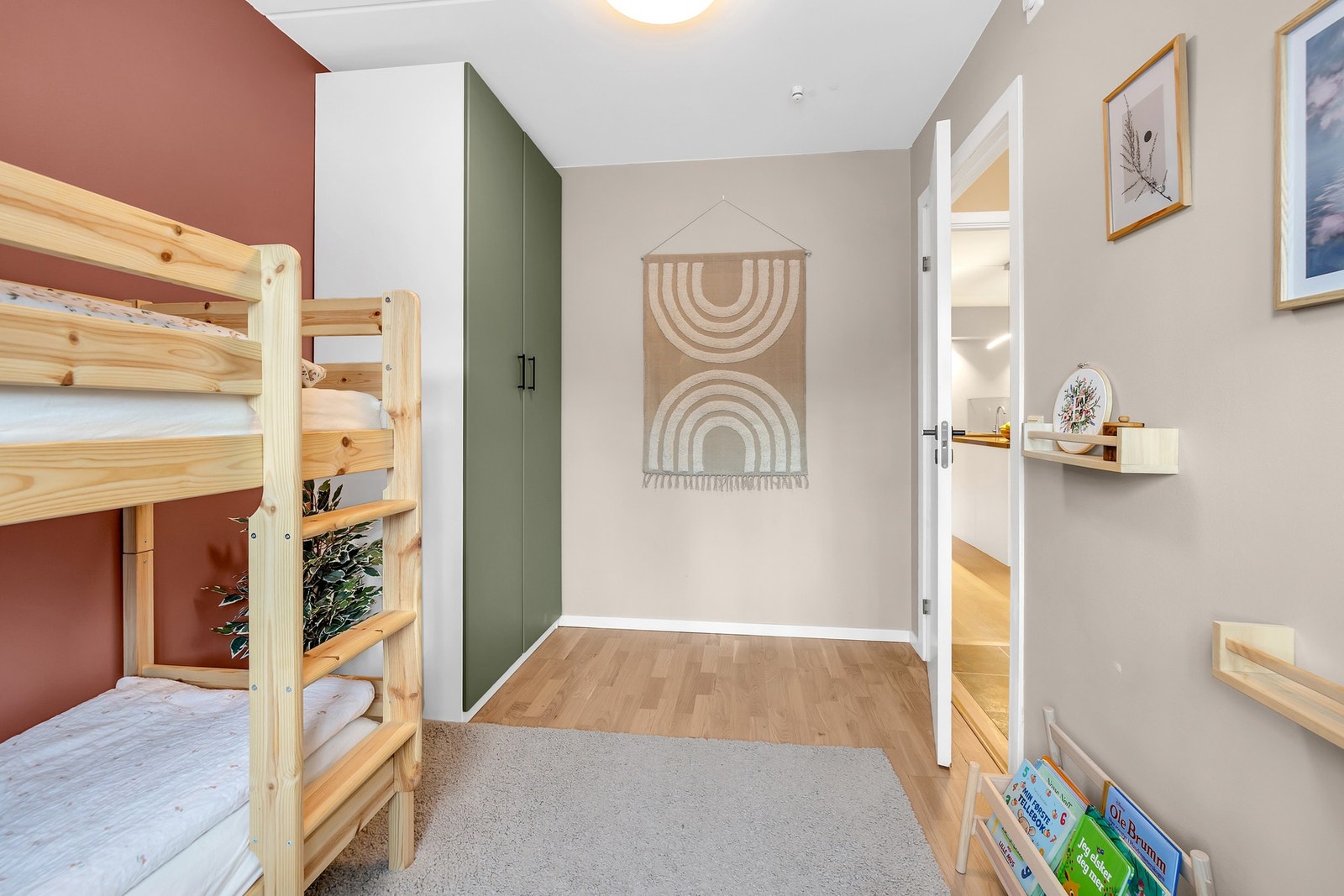 Rommet passer ypperlig som barnerom, gjesterom eller kontor - Alt etter ønske og behov. Galleribilde
