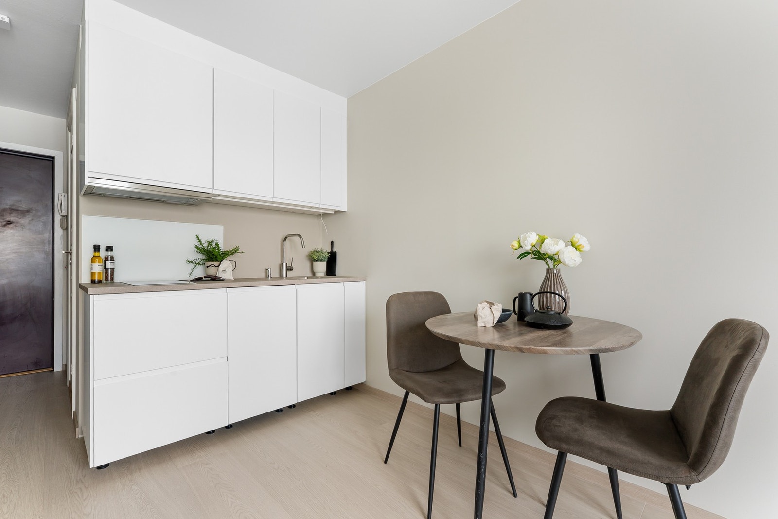 - Godt med lagringsplass i kjøkkeninnredningen - Galleribilde