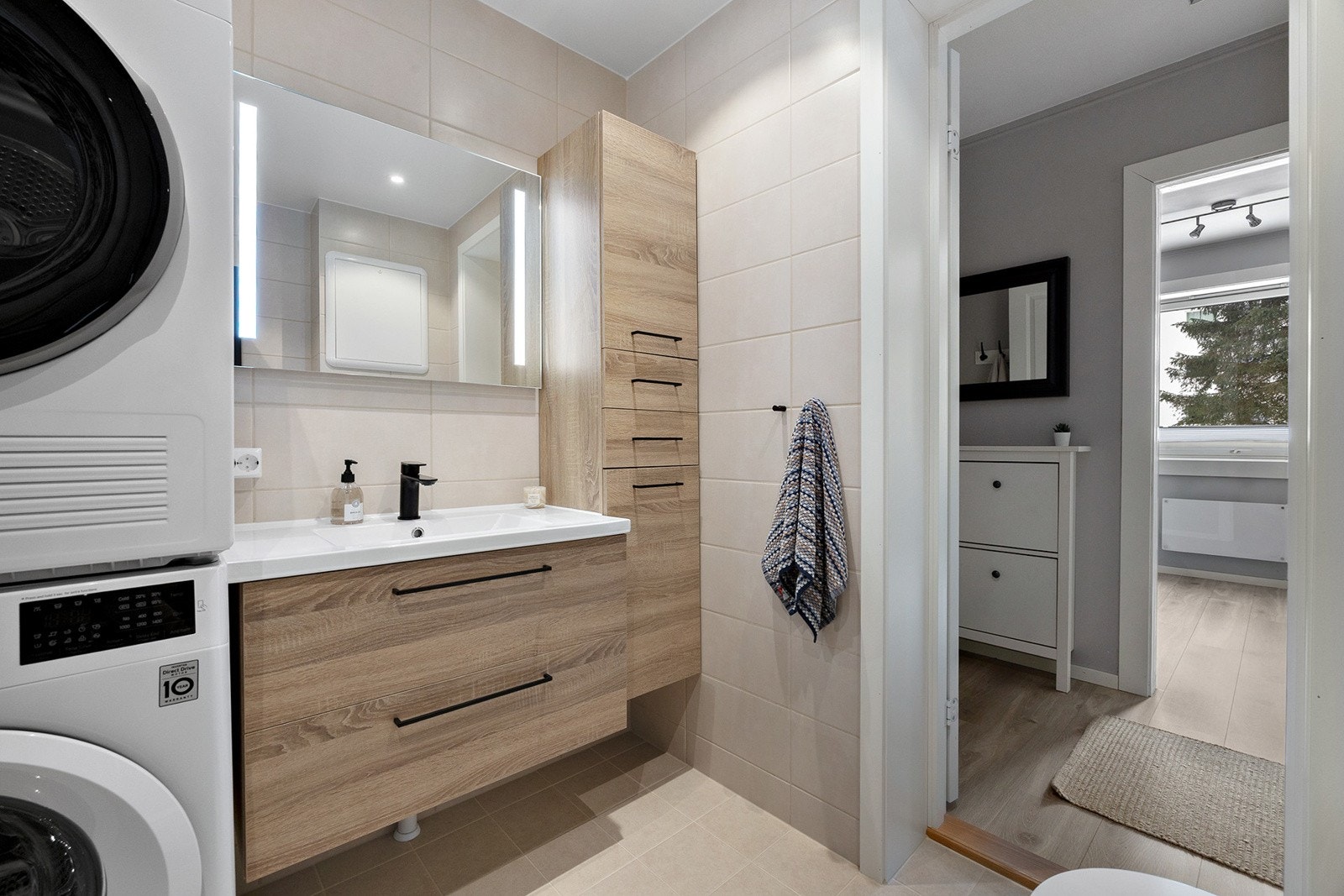 Lekkert baderom som er rehabilitert i regi av borettslaget i mars 2024 Galleribilde