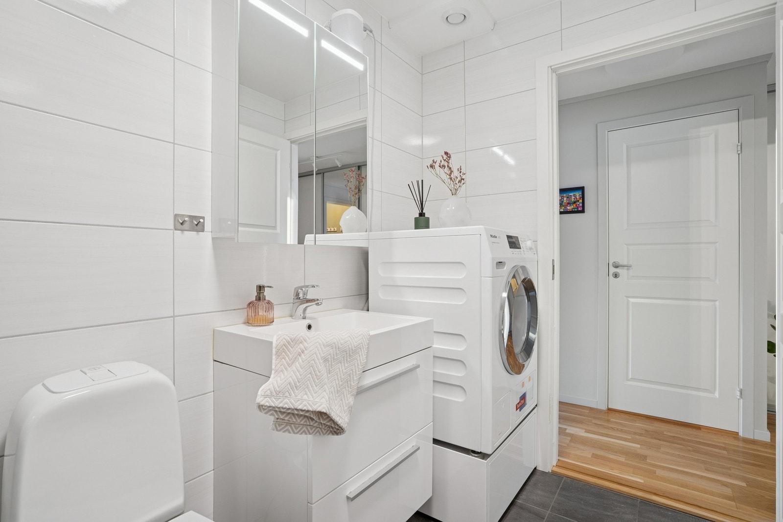 Flislagt bad med gulvvarme fra 2016 Galleribilde