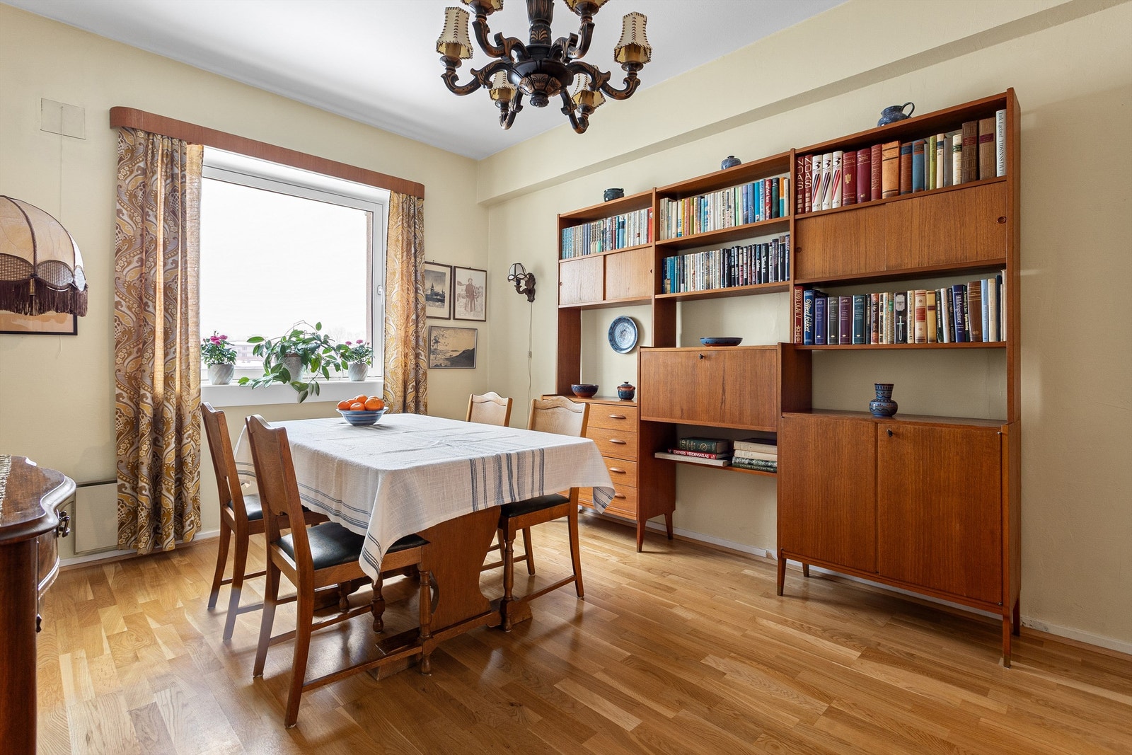 Simen Grevskott v/Krogsveen Hasle har gleden av å presentere Ålesundgata 3. Galleribilde