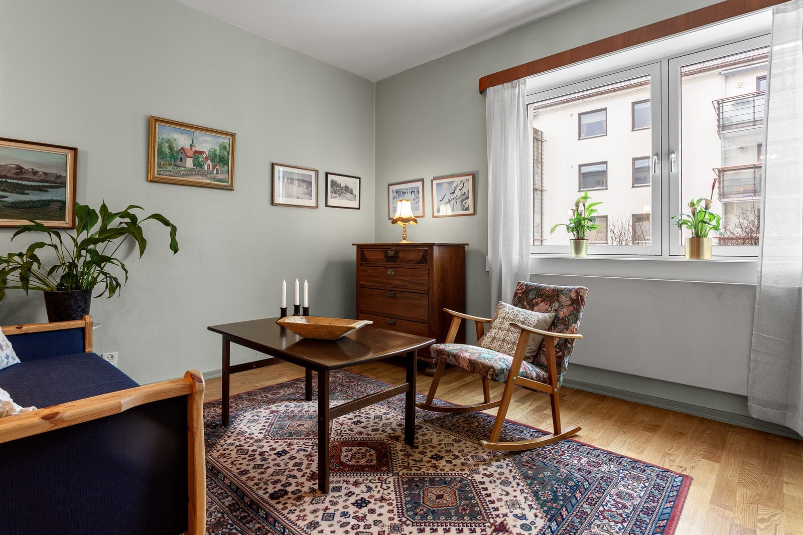 Denne sjarmerende 3-roms leiligheten rett ved Akerselva har stort potensial og god beliggenhet. Galleribilde