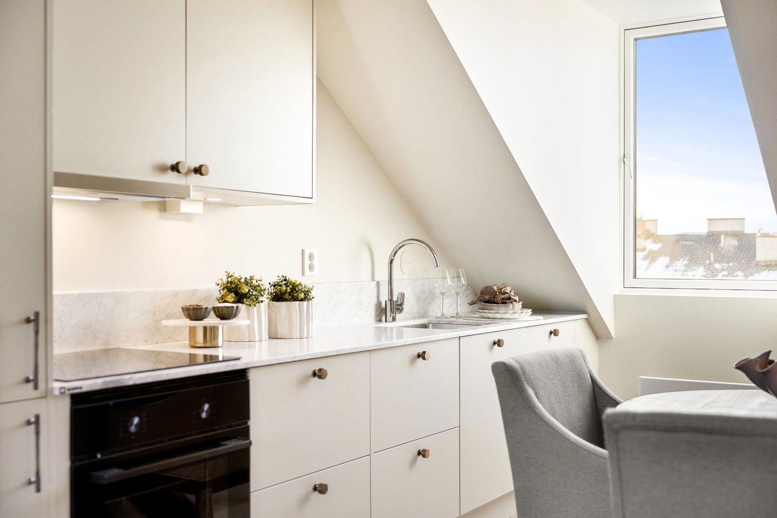 Integrerte hvitevarer fra AEG, medfølger salget. Galleribilde