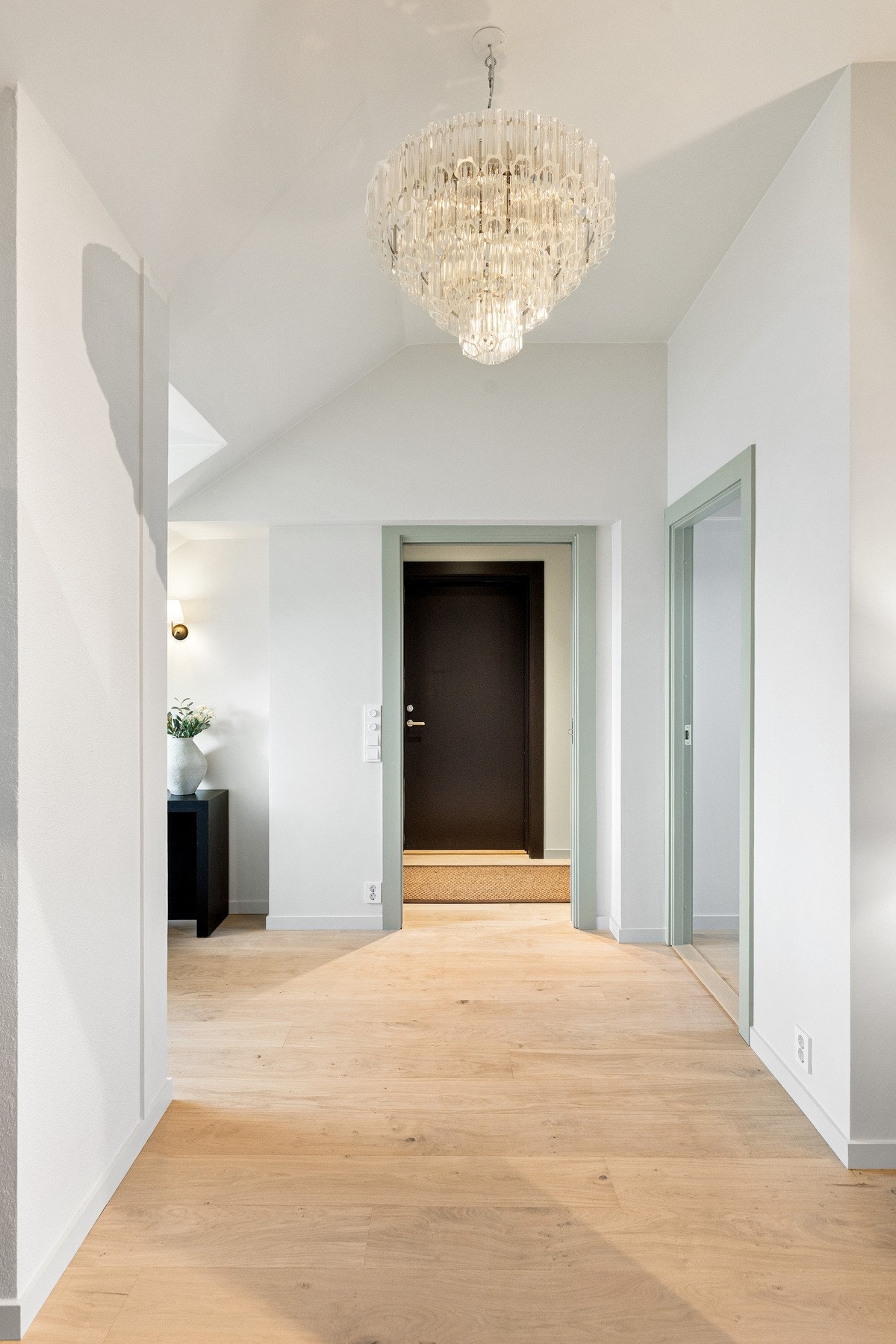 Leiligheten er nyoppført i 2026 og fremstår med høy standard. Galleribilde