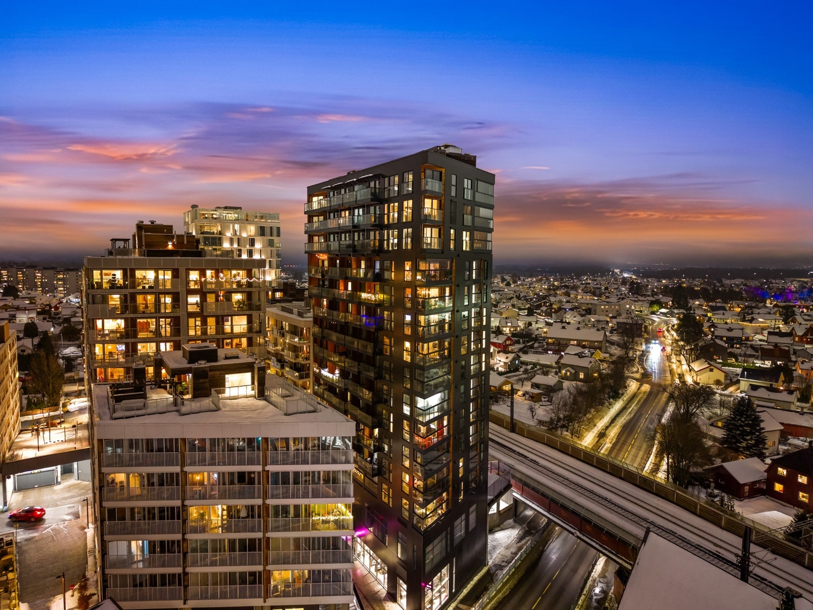 Lillestrøm stasjon er et knutepunkt kun få minutter unna, med tog til Oslo S på 11 minutter. Galleribilde