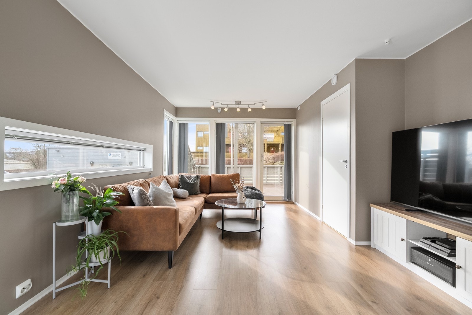 Rikelig vindusflate som gir godt dagslys. Galleribilde