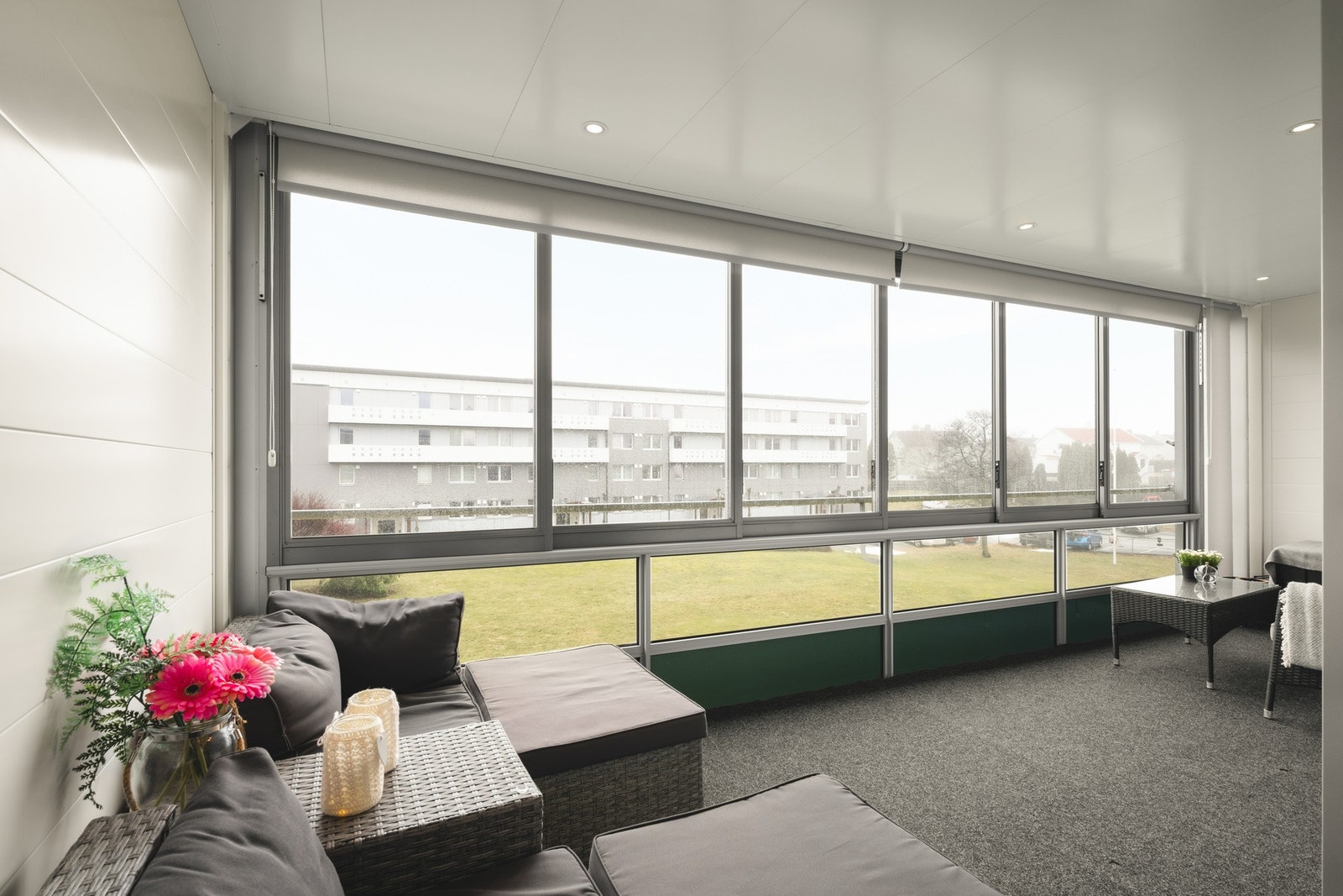 Balkongen oppleves som en forlengelse av stuen. Galleribilde