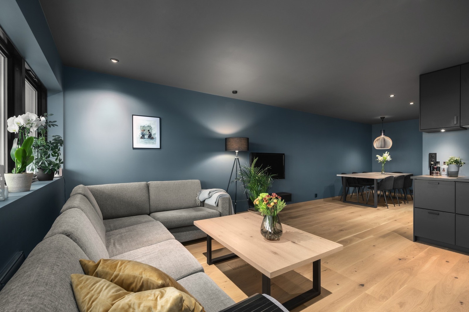 Leiligheten har eksklusive preg, som blant annet spotter, 1-stavs eikeparkett og lister i samme material. Galleribilde