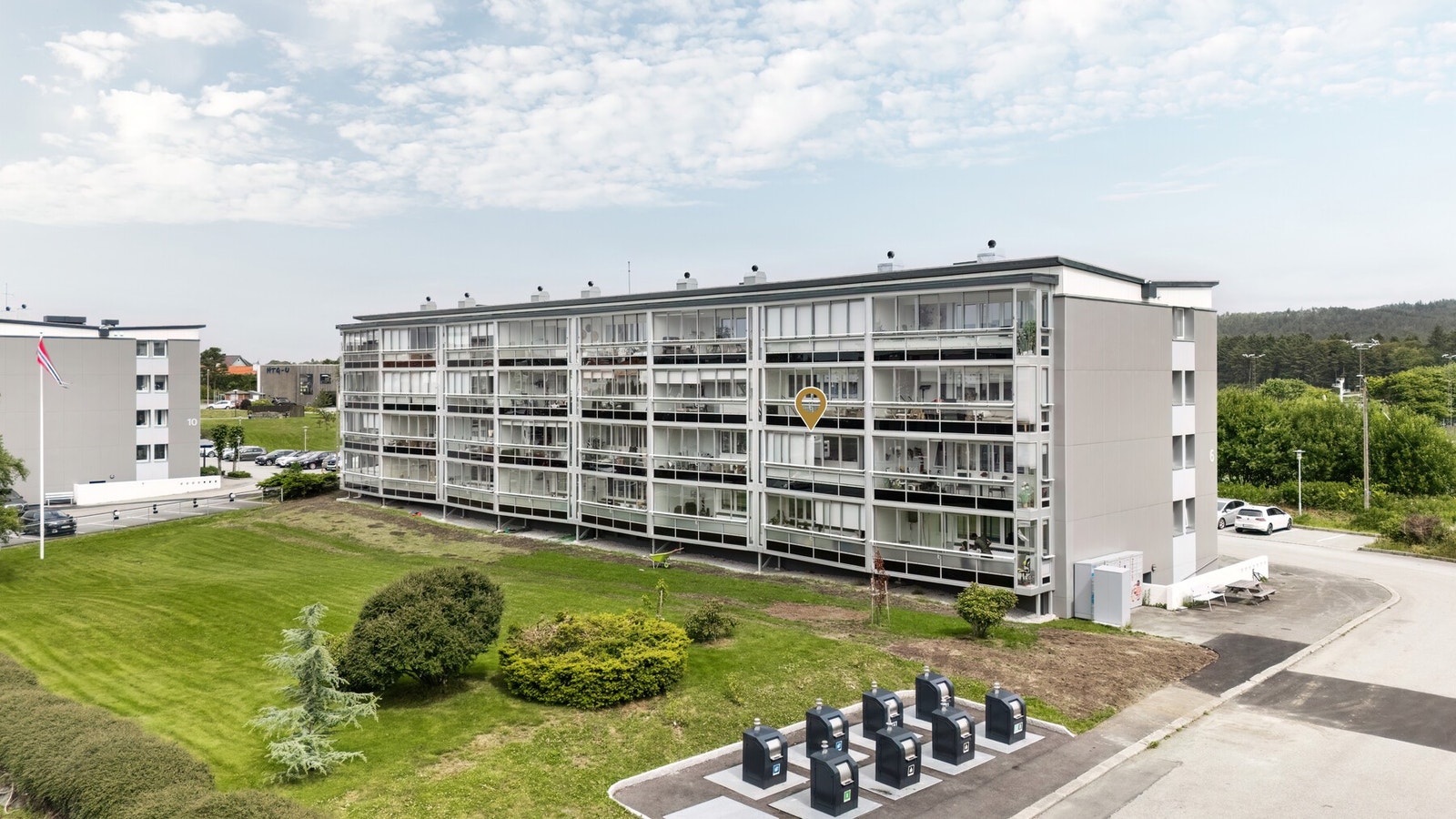 Fremfor leiligheten har du et luftig fellesareal som kan benyttes av beboerne. Galleribilde