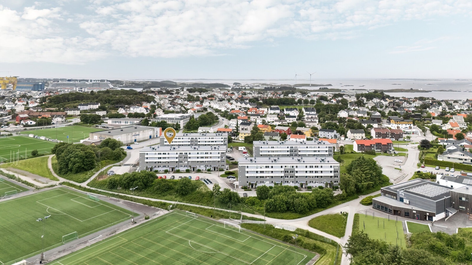 Leiligheten har en svært attraktiv beliggenhet, med kort vei til absolutt alt. Galleribilde