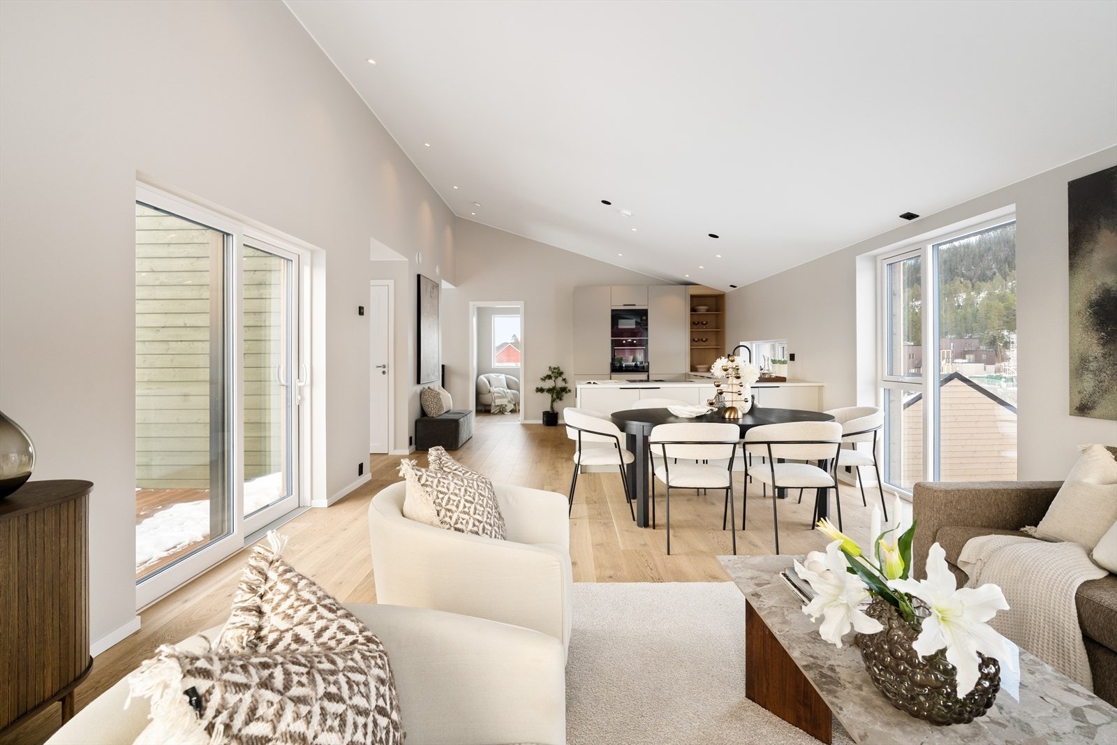 Boligen er helt ny og klar til innflytting. Lave kjøpsomkostninger gjør kjøpet ekstra gunstig. Galleribilde