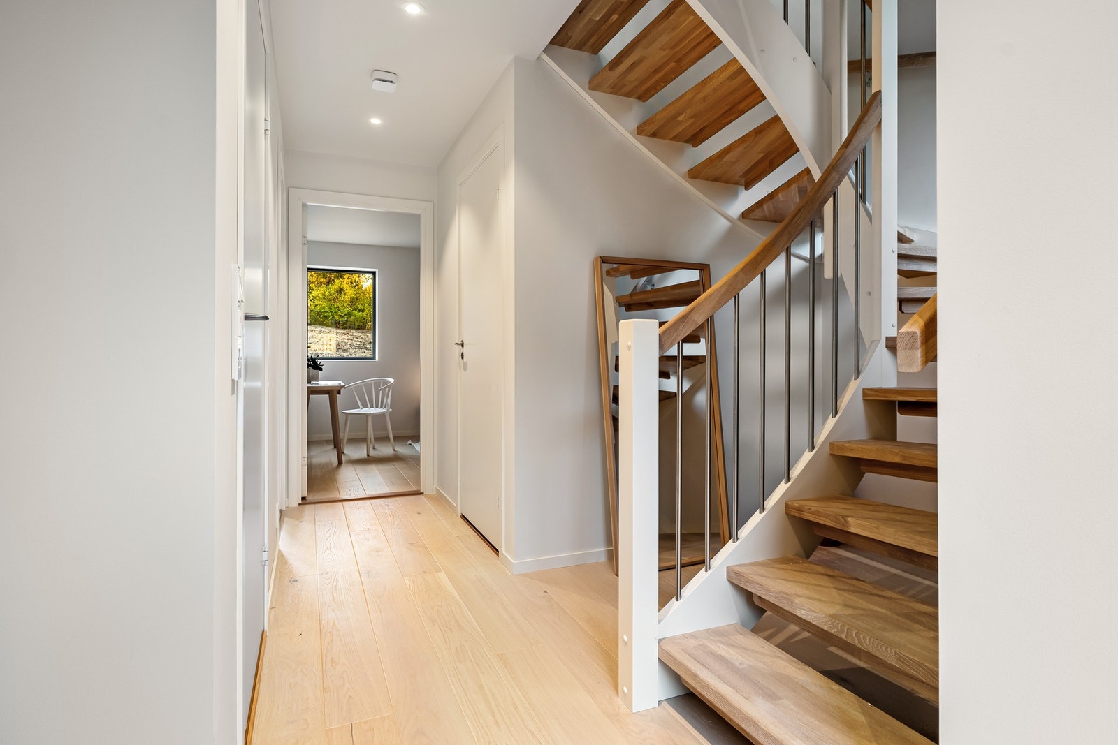 Bildene er fra naboleilighet (15B), med identiske løsninger og materialvalg. Galleribilde