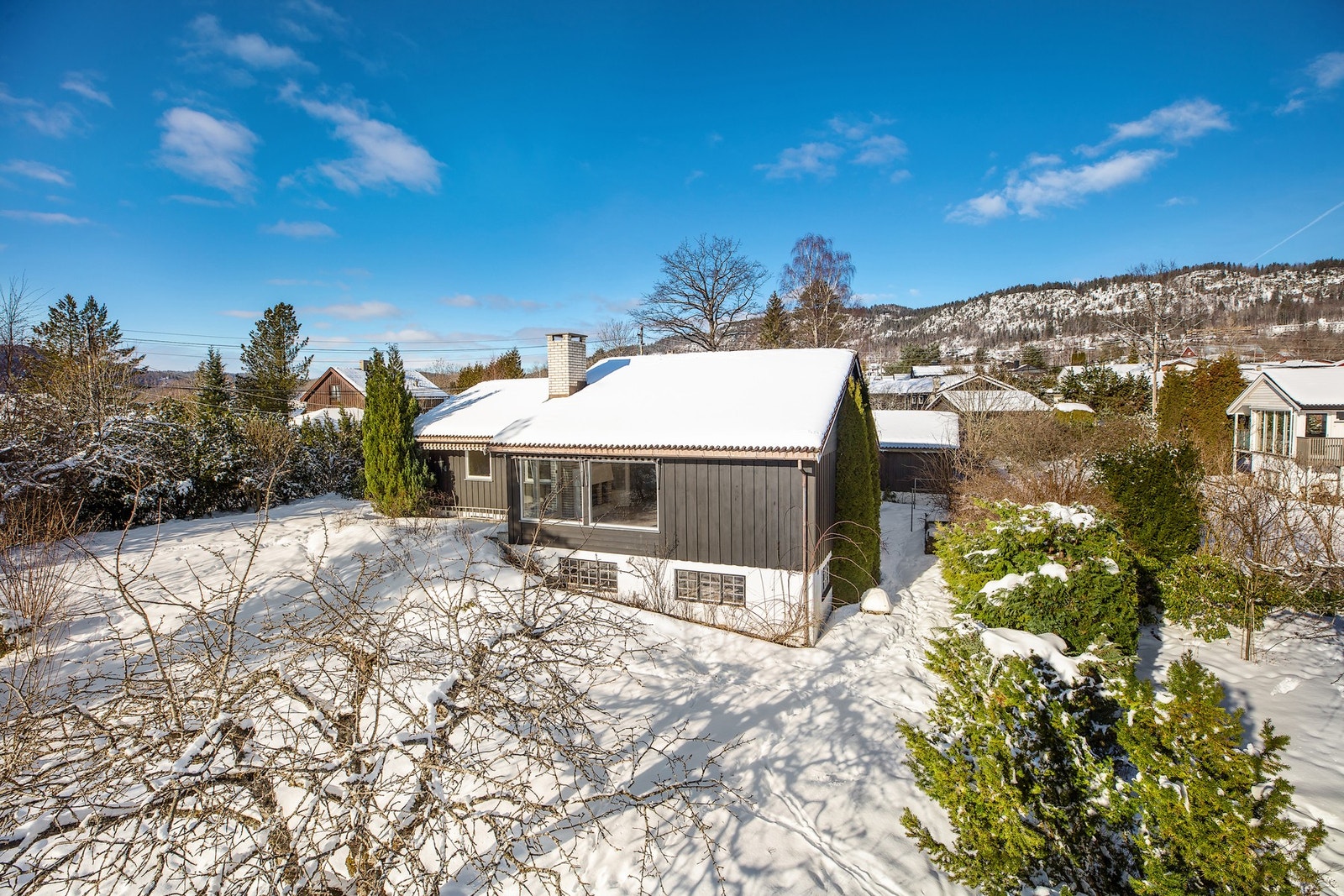 Bomiljøet ligger tett opp mot jordbruksarealer og rekreasjonsområder i Eineåsen Galleribilde