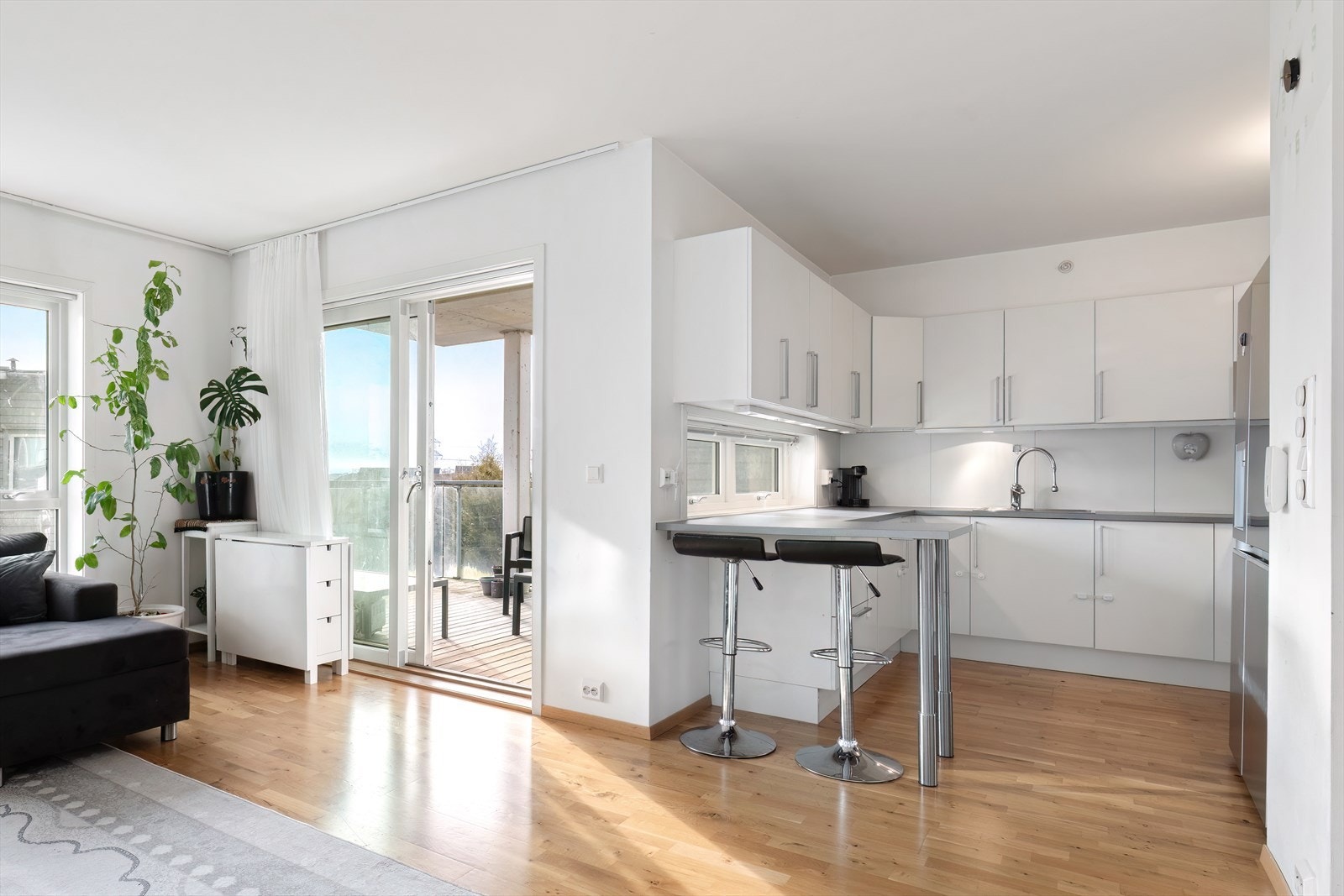 Delvis åpen kjøkken/stue løsning Galleribilde