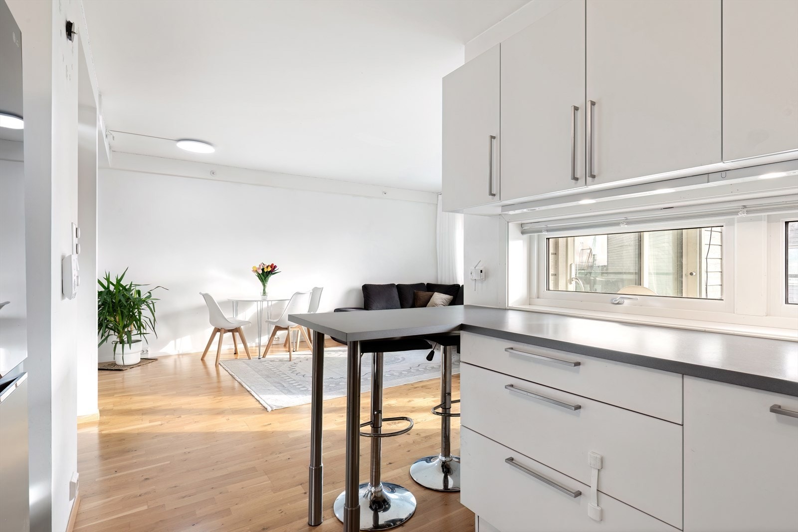 Kjøkken -praktisk barløsning til raske måltider Galleribilde