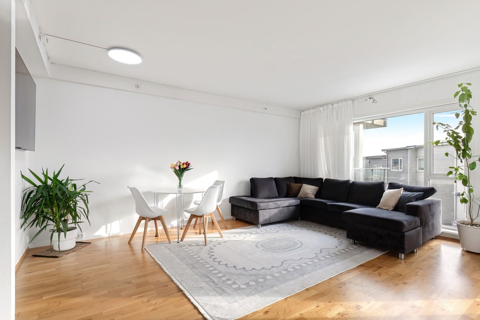 Velkommen til Leitesvingen 4 presentert av Notar v/Shannon Karen Lian. Galleribilde