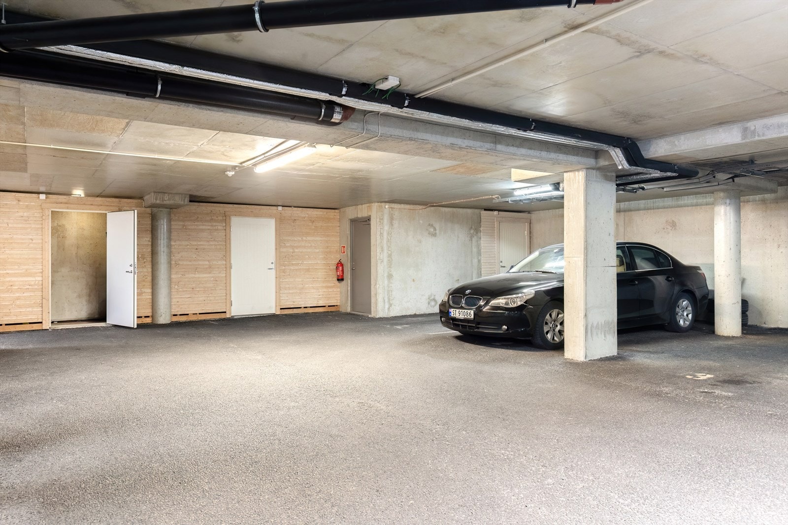 Garasje - Parkering i lukket felles garasjeanlegg Galleribilde