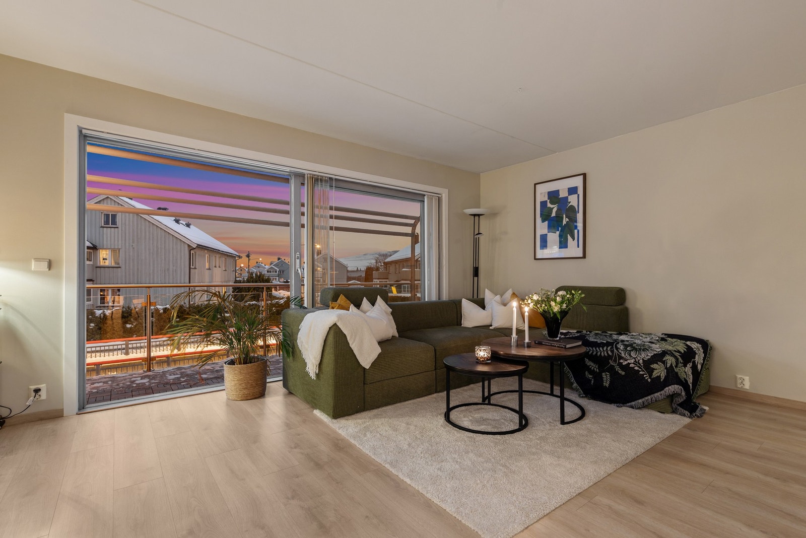 Leiligheten har et moderne uttrykk og god planløsning Galleribilde