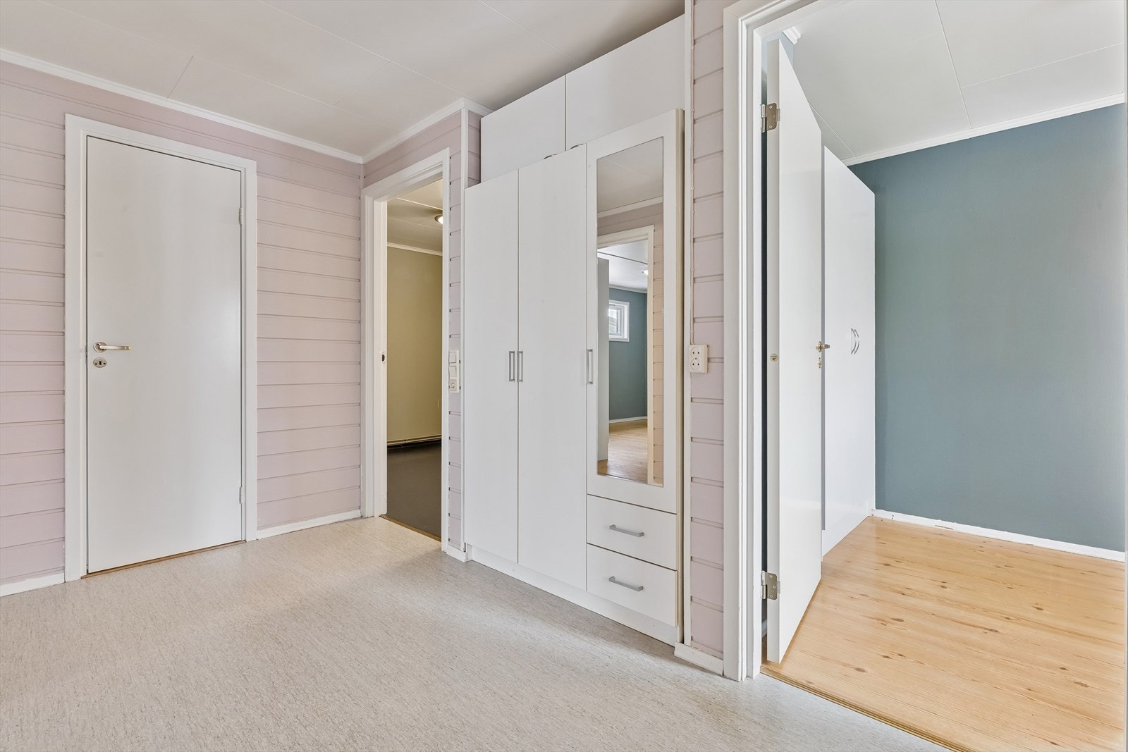 Det andre soverommet ligger vegg-i-vegg, med enkel tilgang til badet. Galleribilde