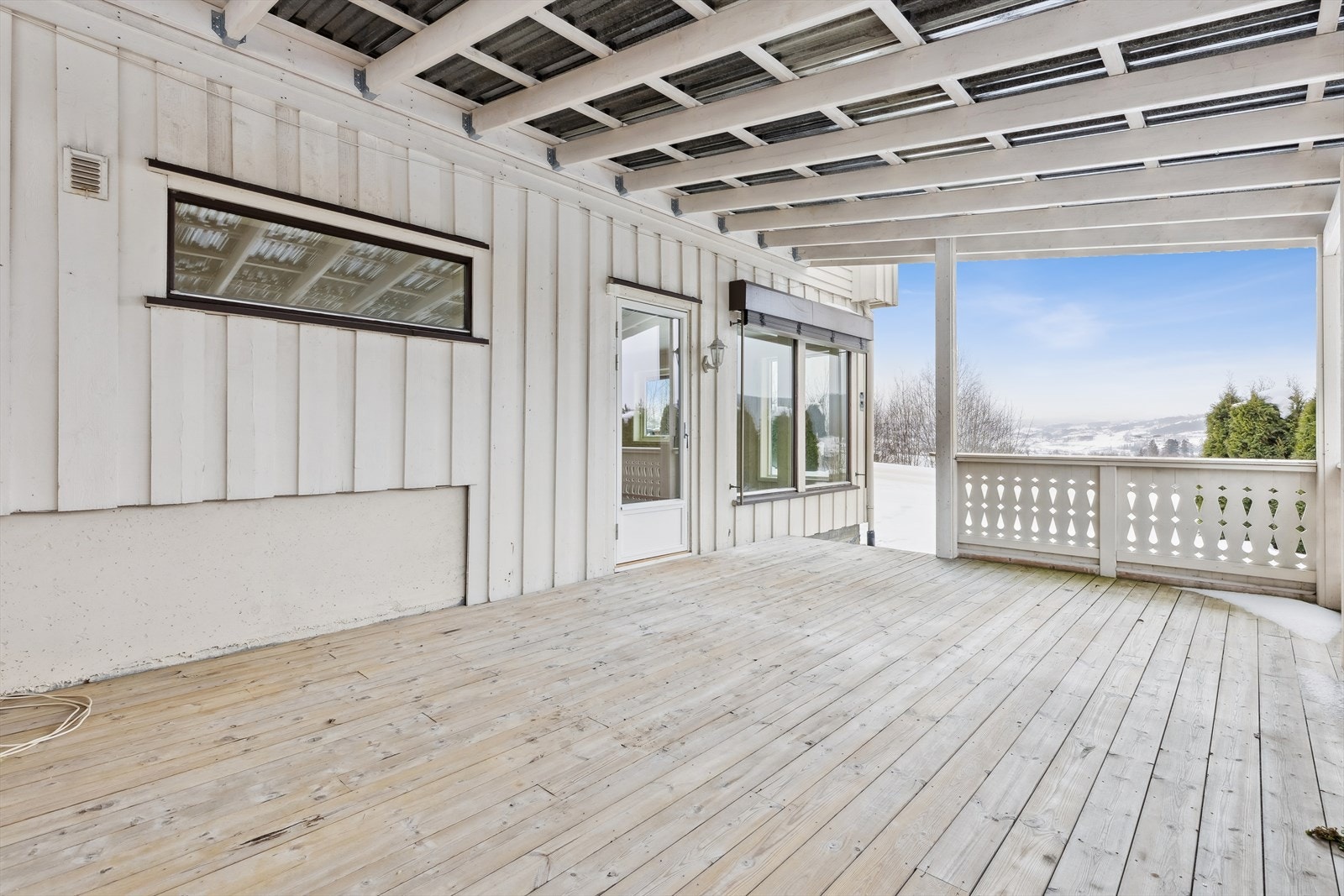 Den overbygde terrassen er en flott forlengelse av stuen. Galleribilde