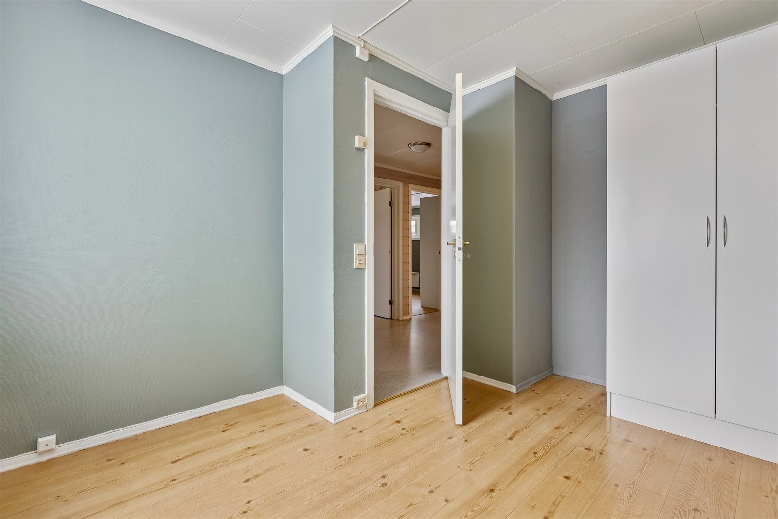 Dette soverommet ligger vendt mot en rolig del av eiendommen. Galleribilde